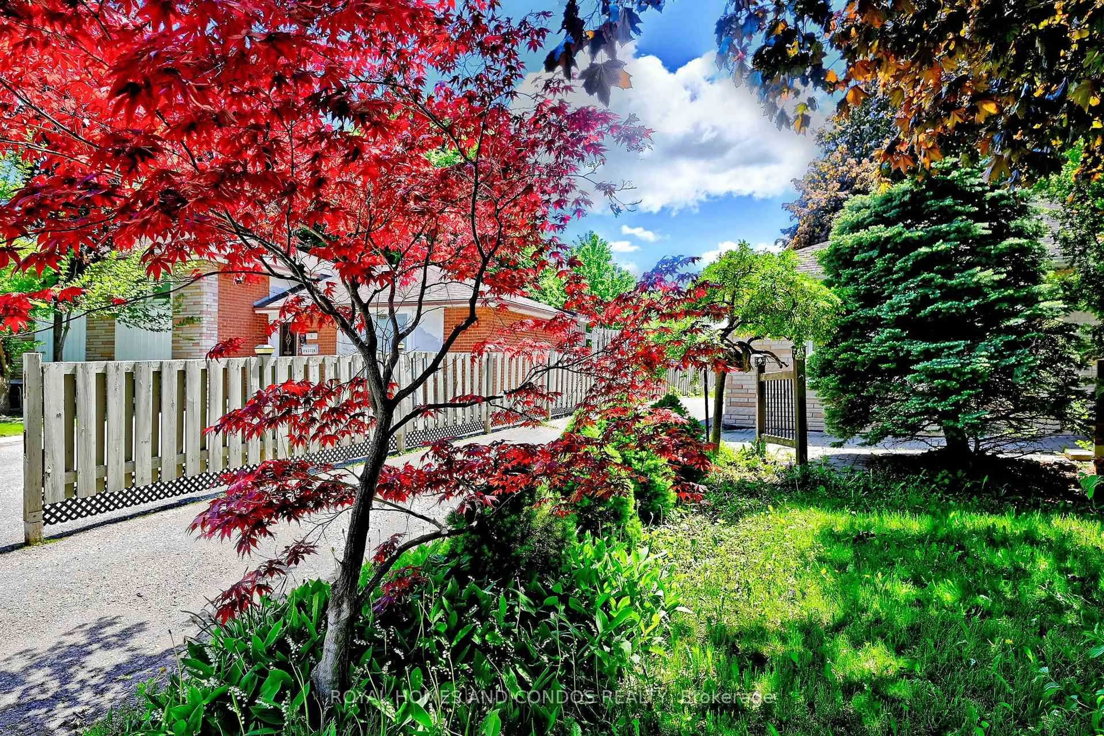 Patio, street for 6 Raylawn Cres, Halton Hills Ontario L7G 4M5