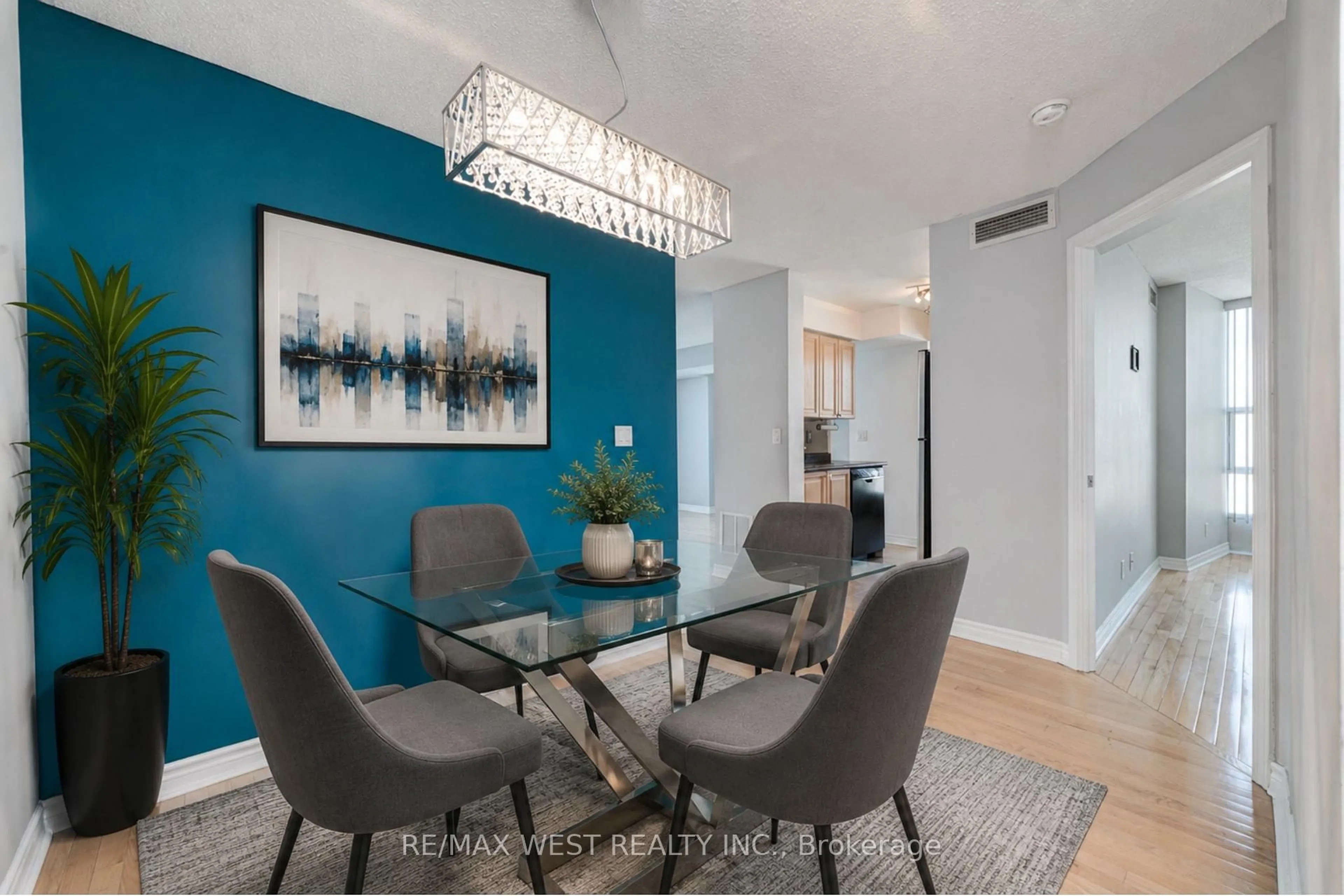 Dining room, unknown for 1 Elm Dr #1611, Mississauga Ontario L5B 4M1