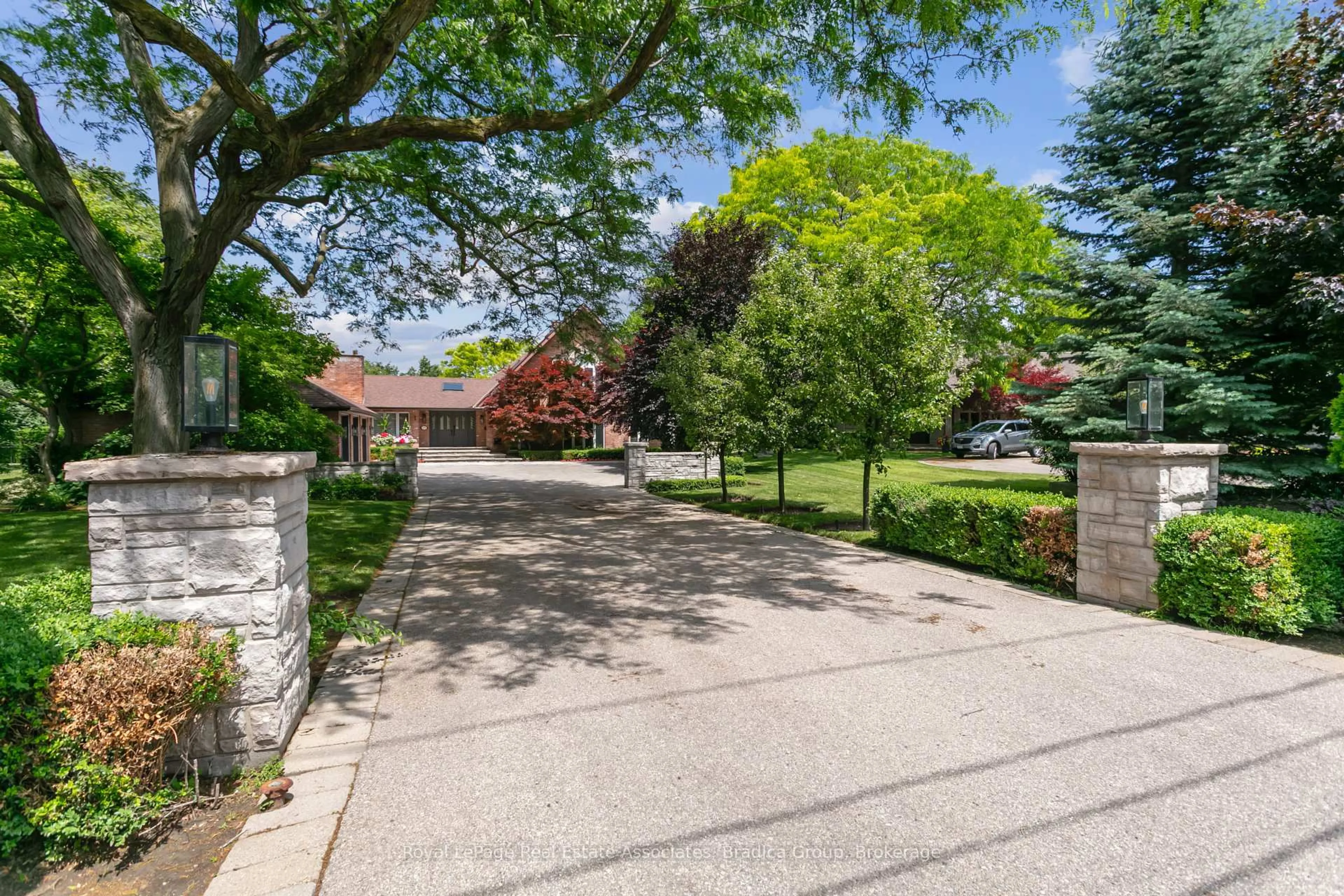 Unknown for 19 Lorraine Gdns, Toronto Ontario M9B 4Z5