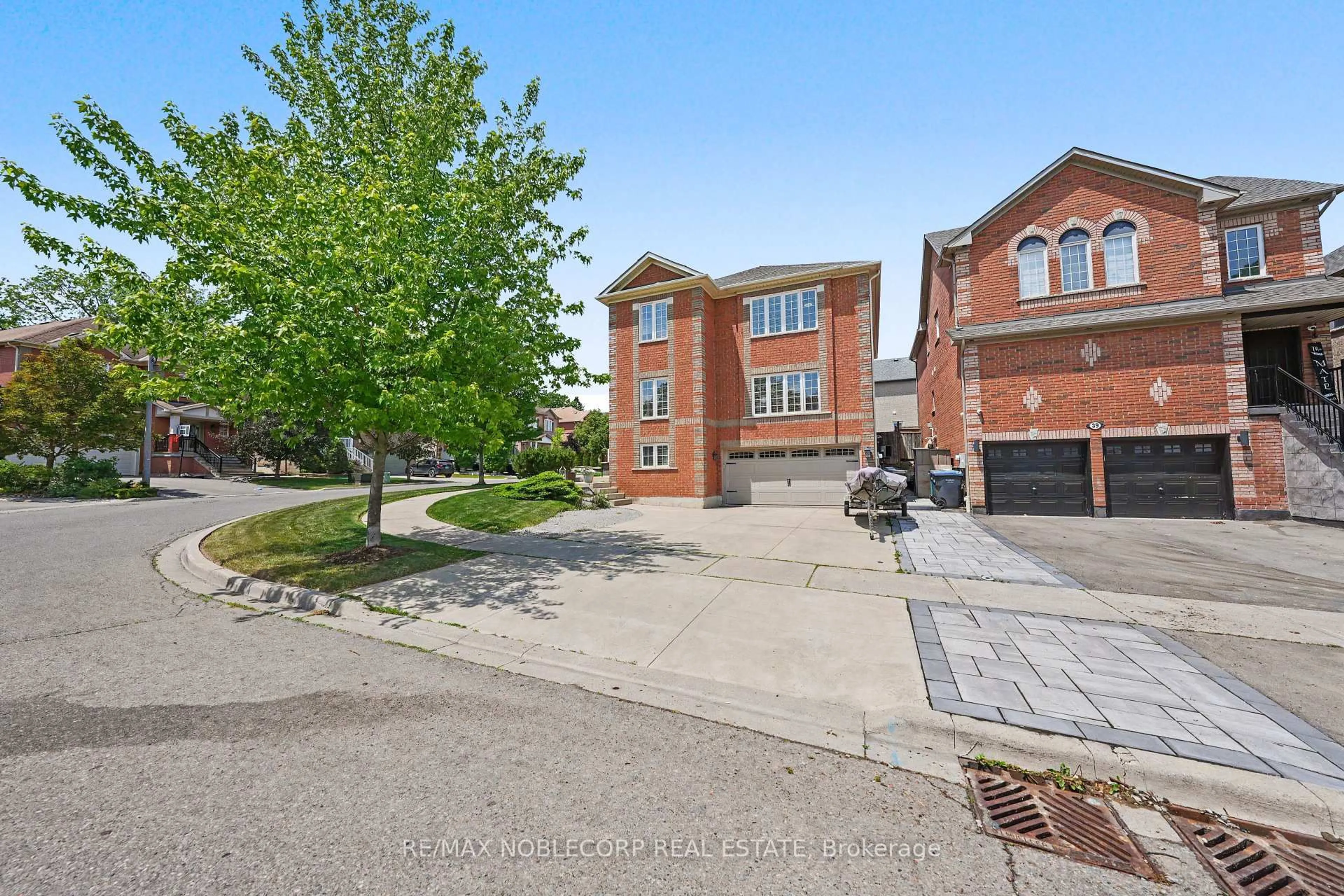A pic from outside/outdoor area/front of a property/back of a property/a pic from drone, street for 37 Christensen Ave, Caledon Ontario L7E 2Y5