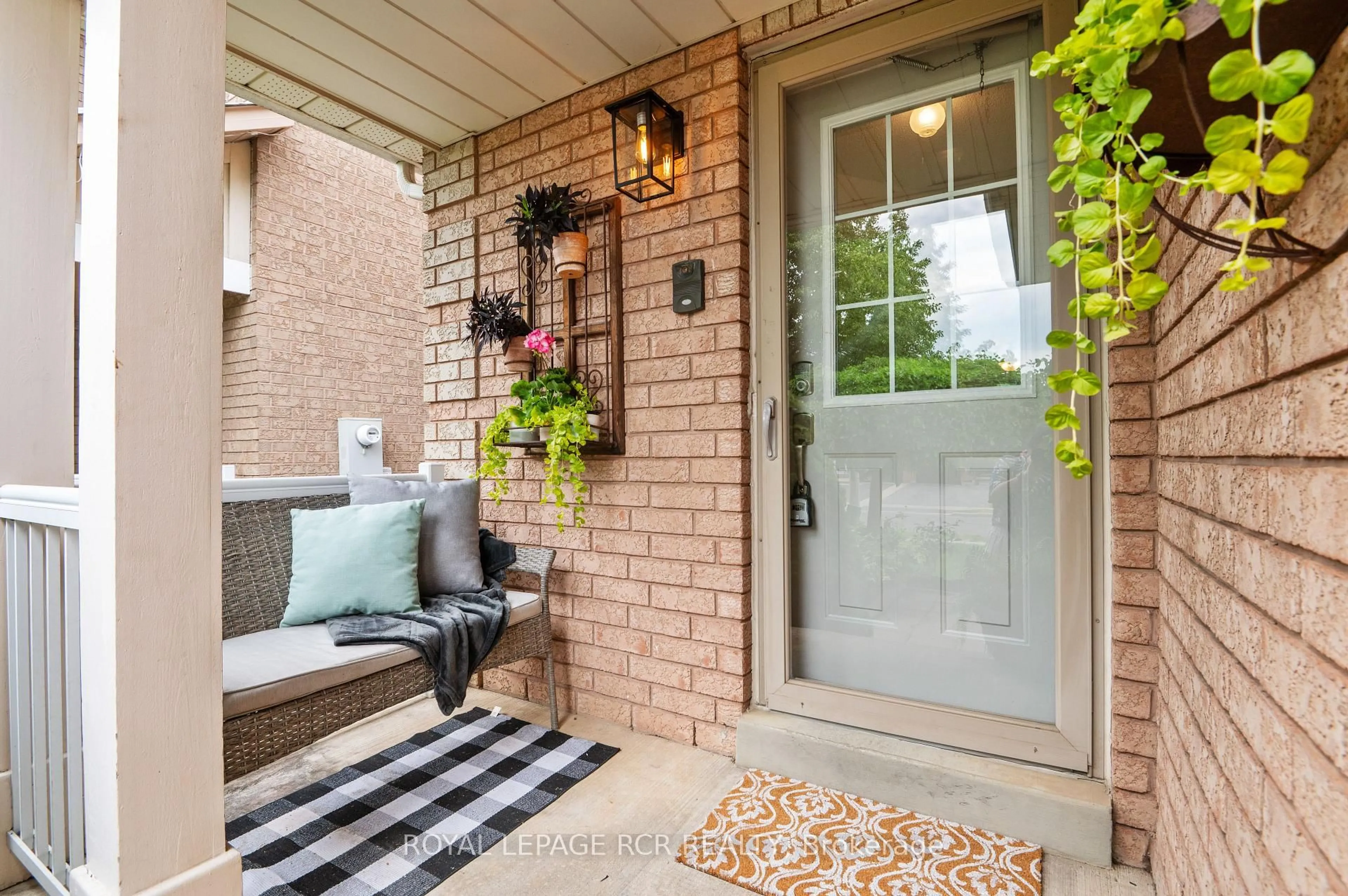 Indoor entryway for 13 Twin Pines Cres, Brampton Ontario L7A 1M6
