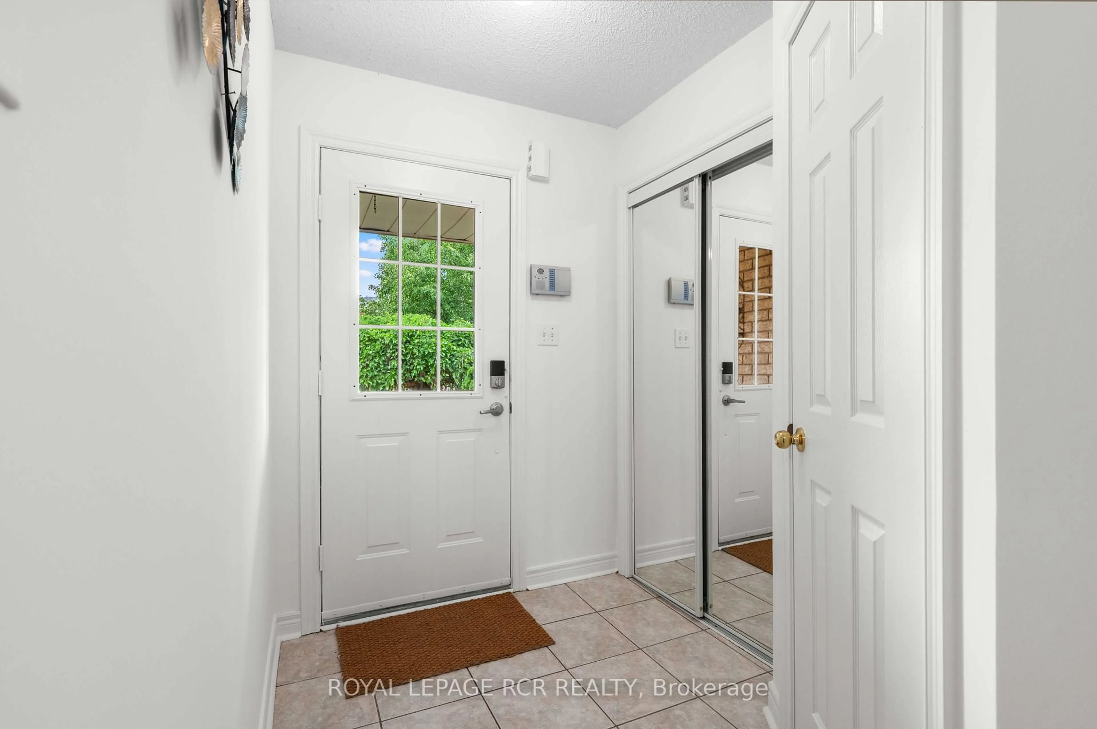 Indoor entryway for 13 Twin Pines Cres, Brampton Ontario L7A 1M6