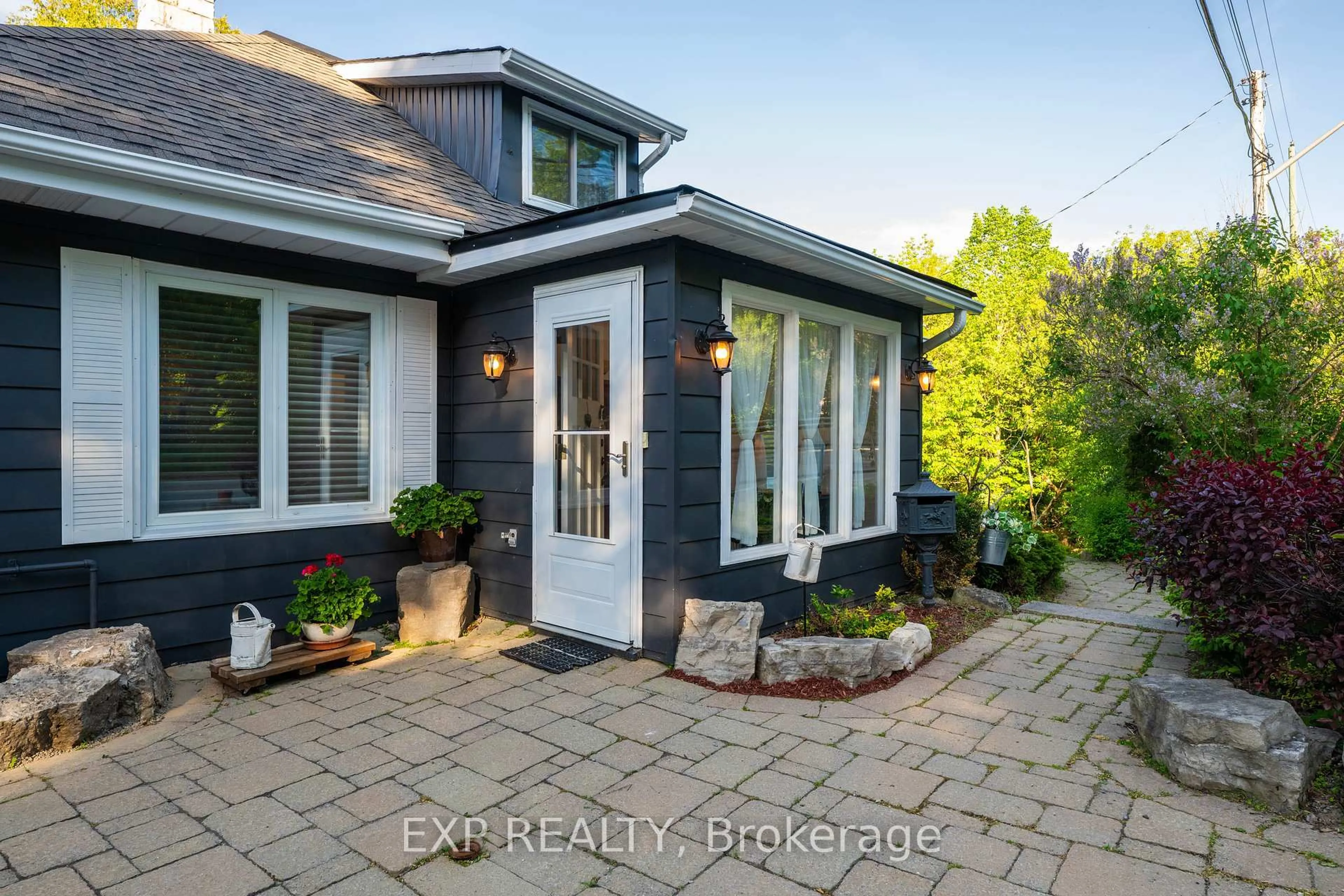 Home with brick exterior material, unknown for 19817 Main St, Caledon Ontario L7K 0C2