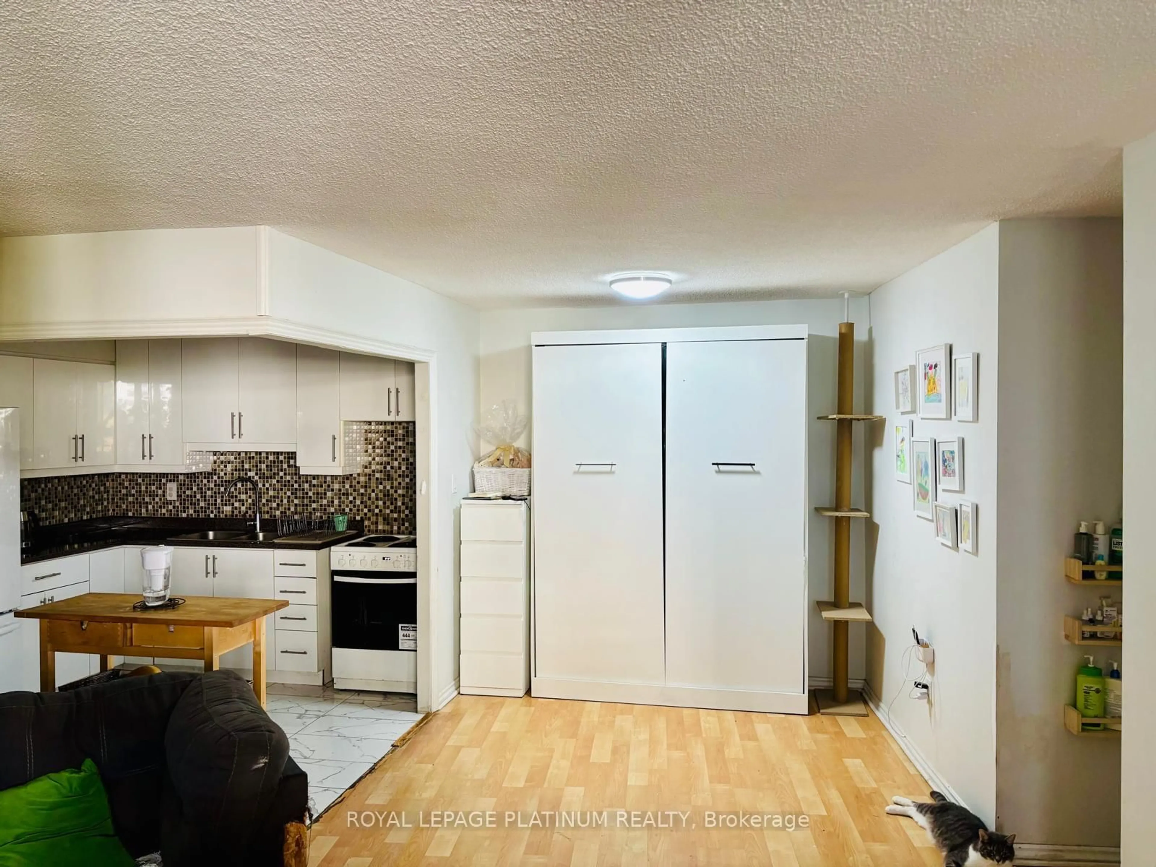 Unknown for 330 Dixon Rd #408, Toronto Ontario M9R 1S9