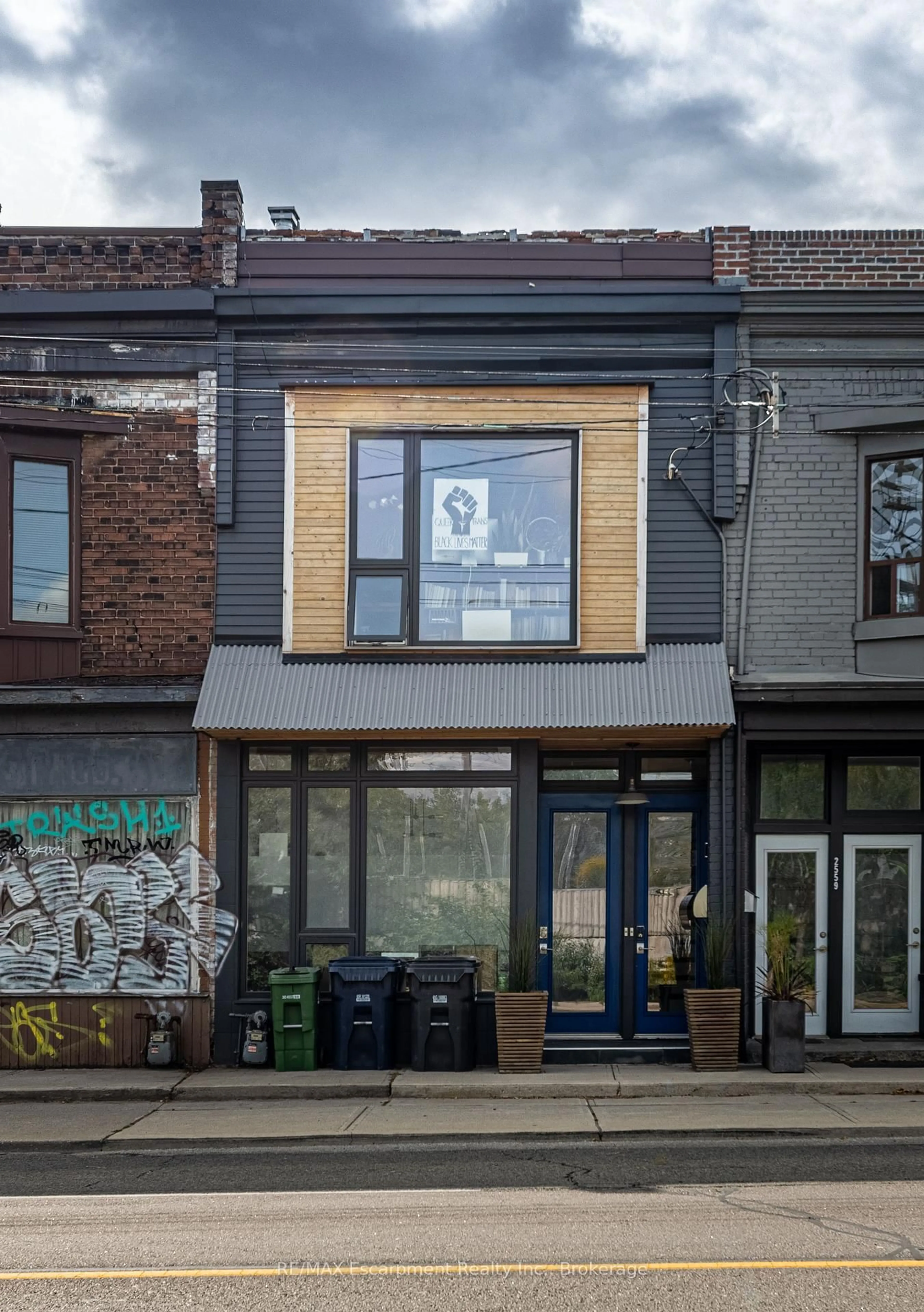 Home with brick exterior material, street for 2557 Dundas St, Toronto Ontario M6P 1X6
