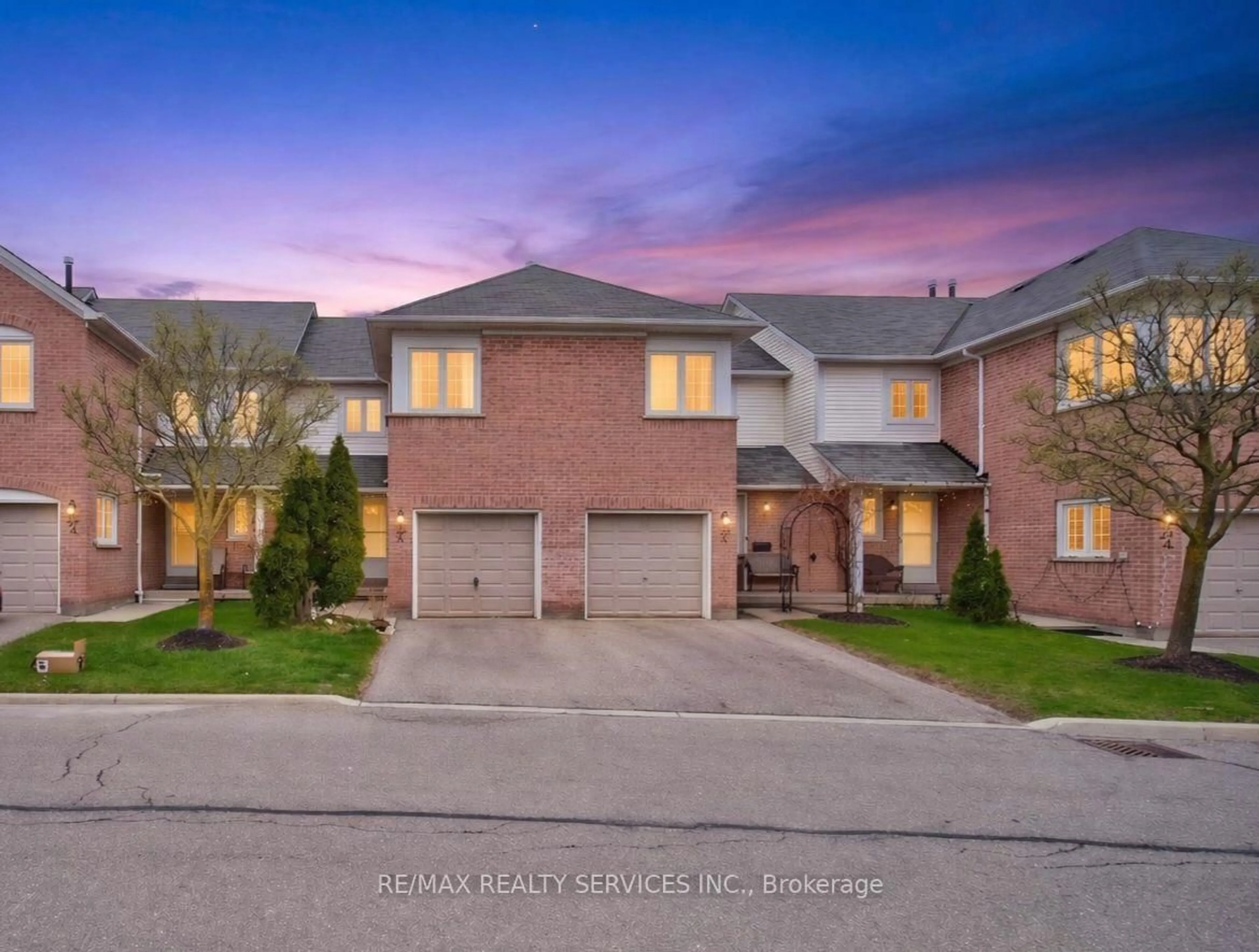 A pic from outside/outdoor area/front of a property/back of a property/a pic from drone, street for 5205 Glen Erin Dr #26A, Mississauga Ontario L5M 5N6