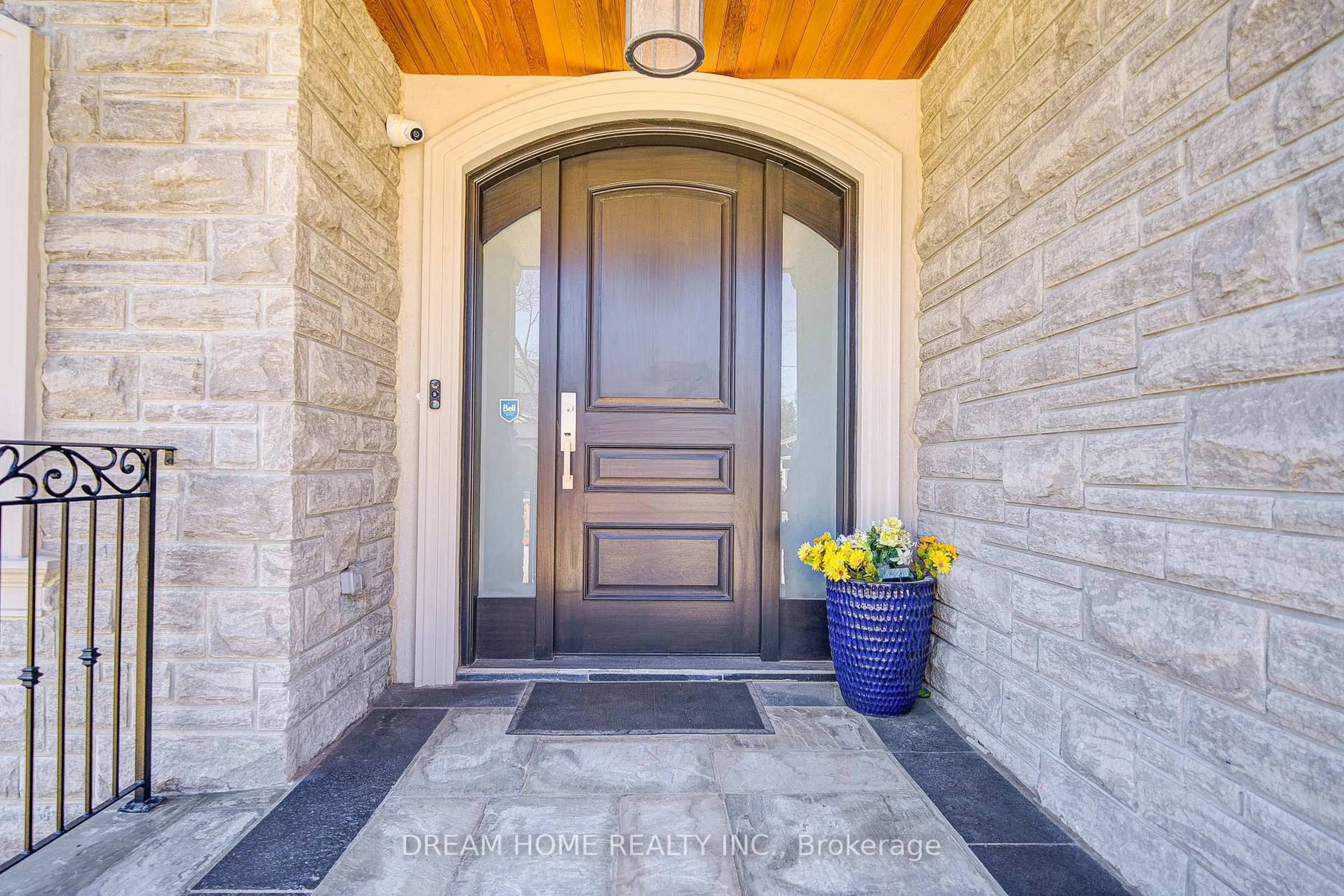 Indoor entryway for 476 TENNYSON Dr, Oakville Ontario L6L 3Z1
