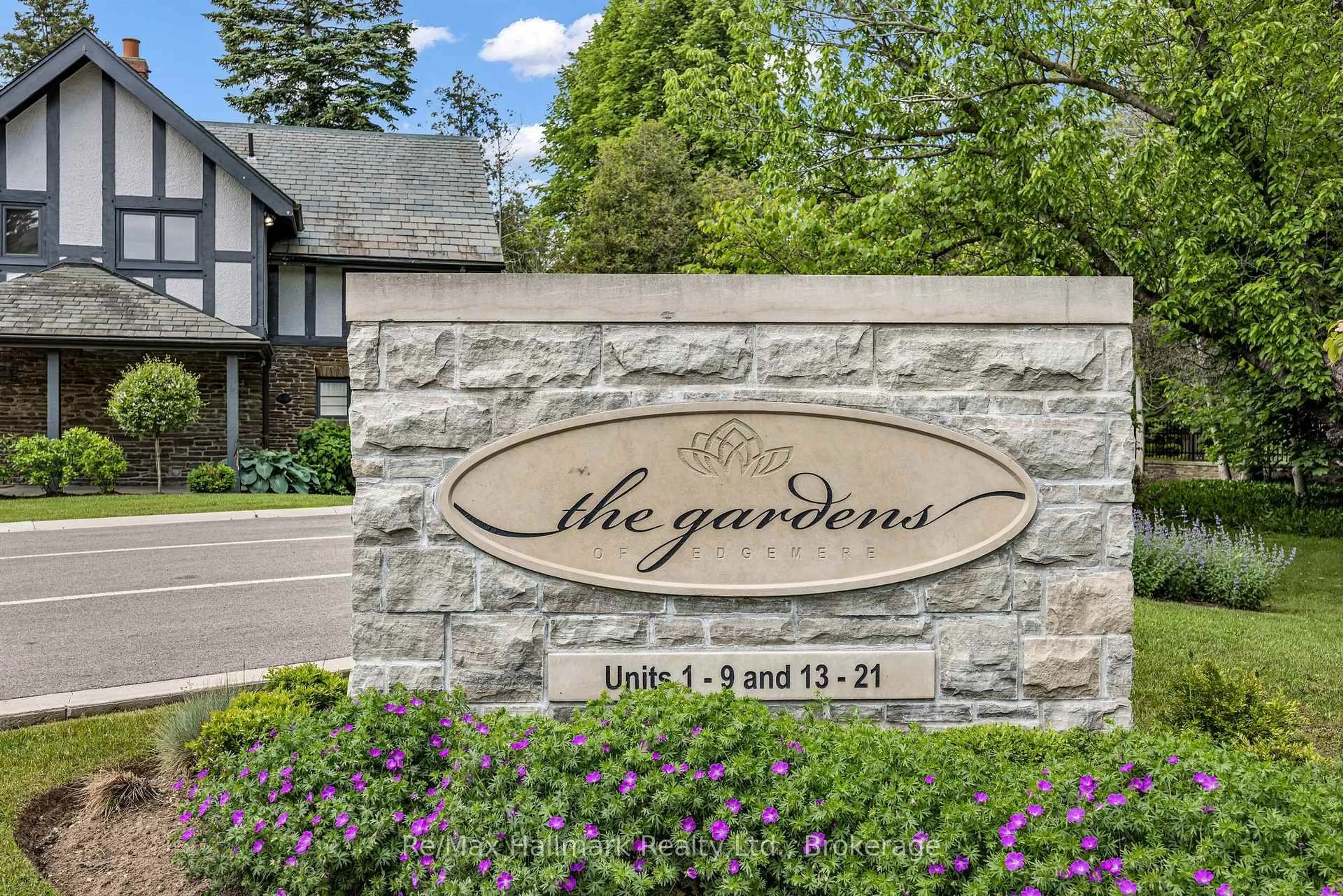 Indoor foyer for 10 MAPLE GROVE Dr #14, Oakville Ontario L6J 0E1
