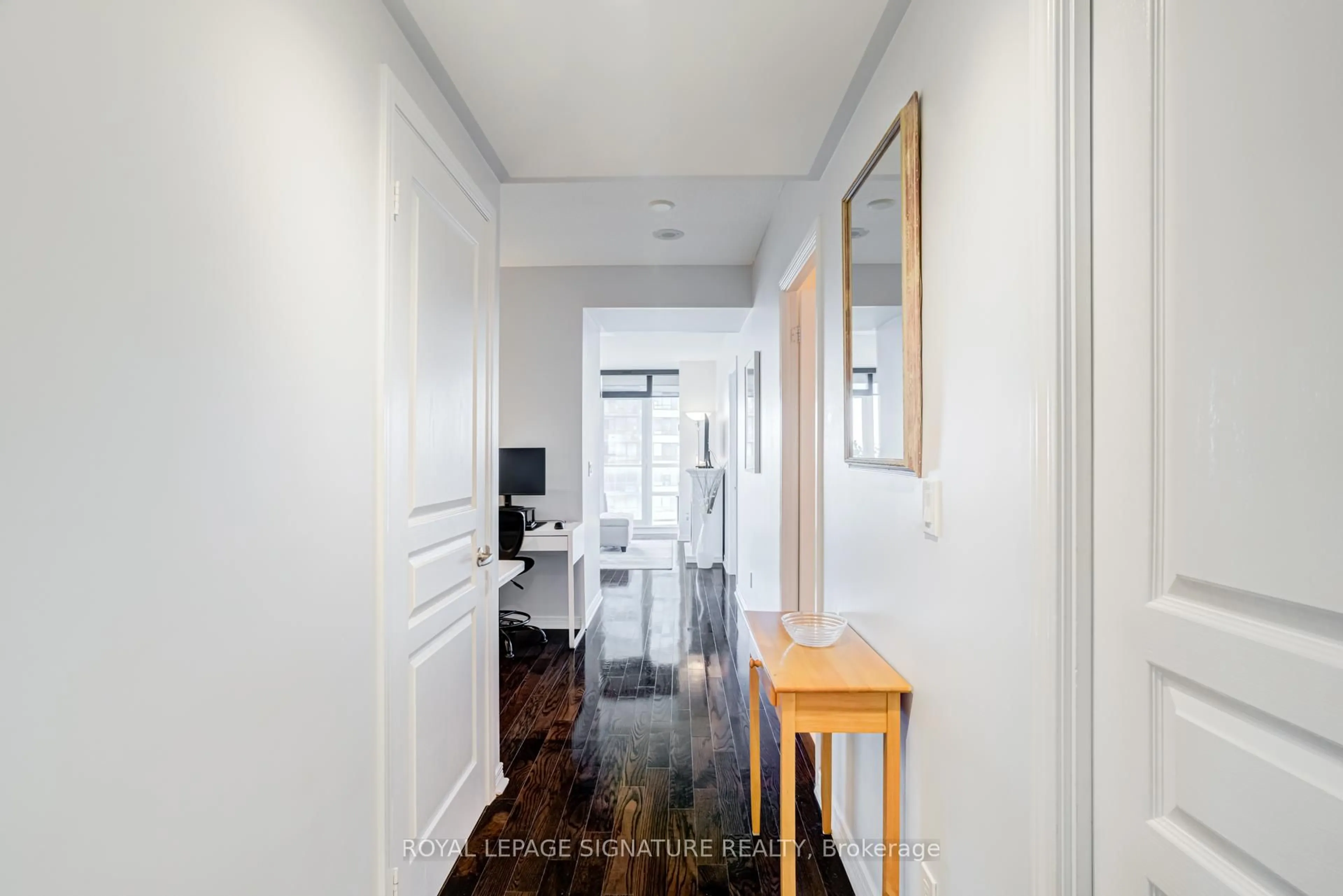 Indoor entryway for 15 Legion Rd #1406, Toronto Ontario M8V 0A9