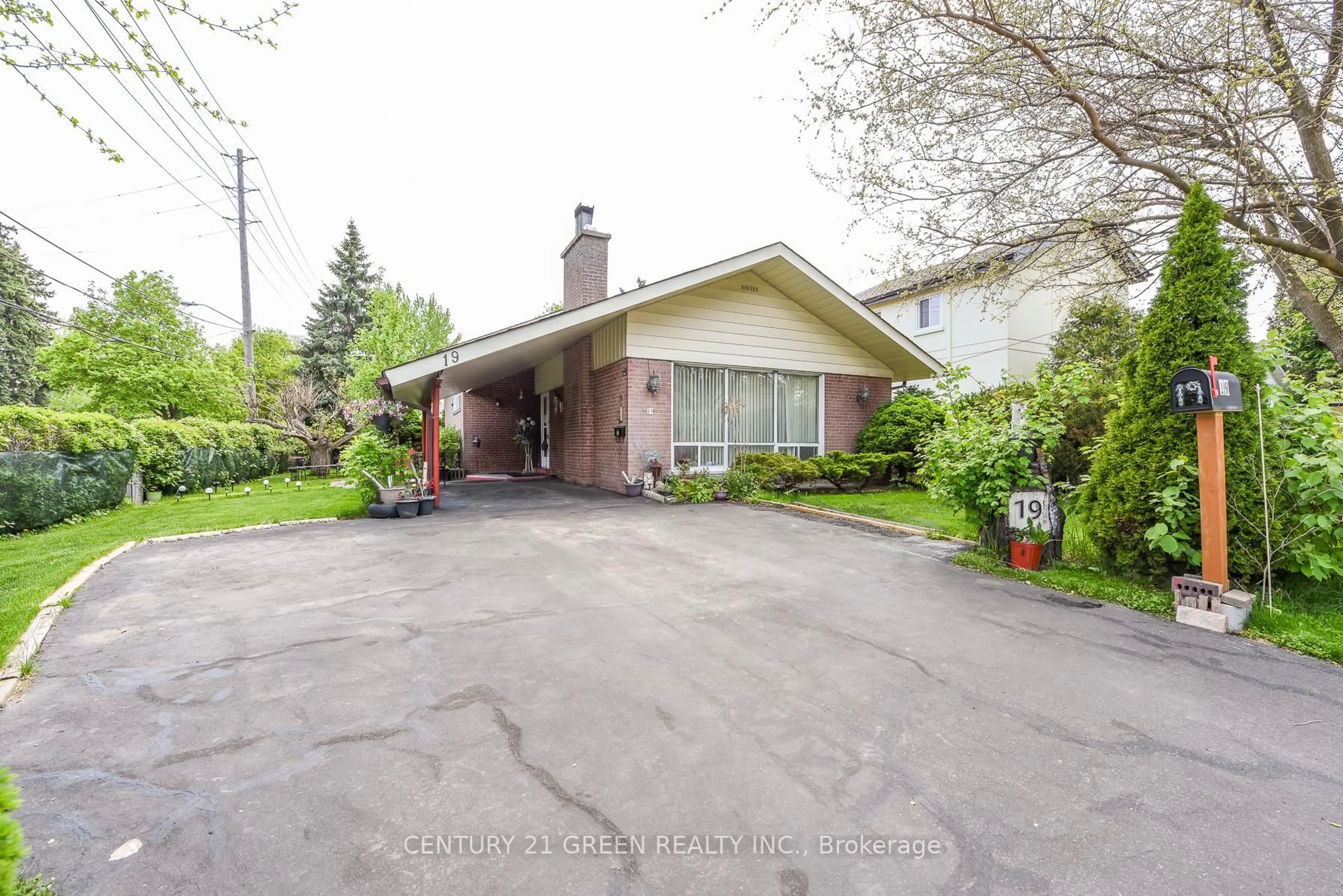 Patio, street for 19 Eriksdale Rd, Toronto Ontario M9C 2B8