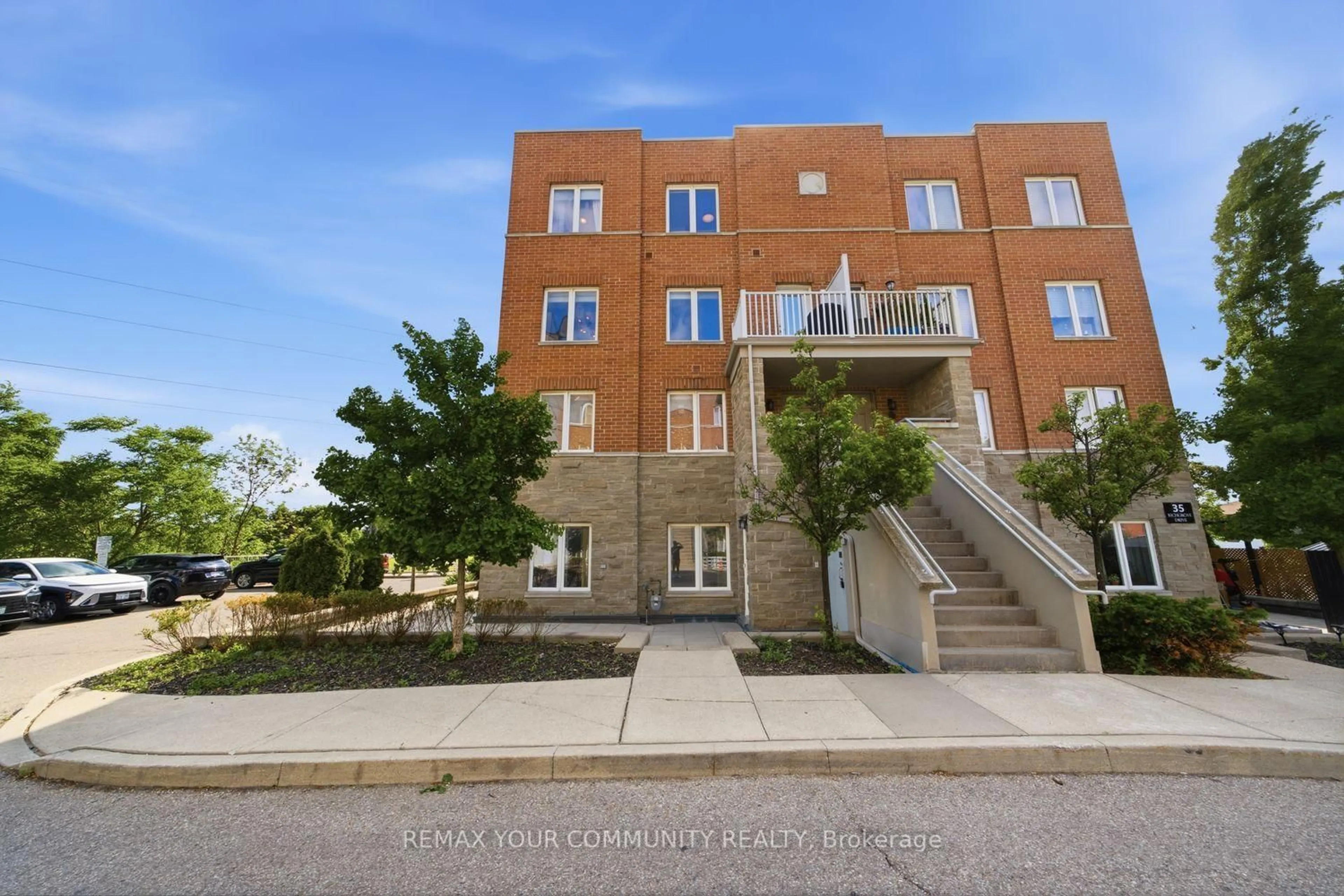 Unknown for 35 Richgrove Dr #204, Toronto Ontario M9R 0A3