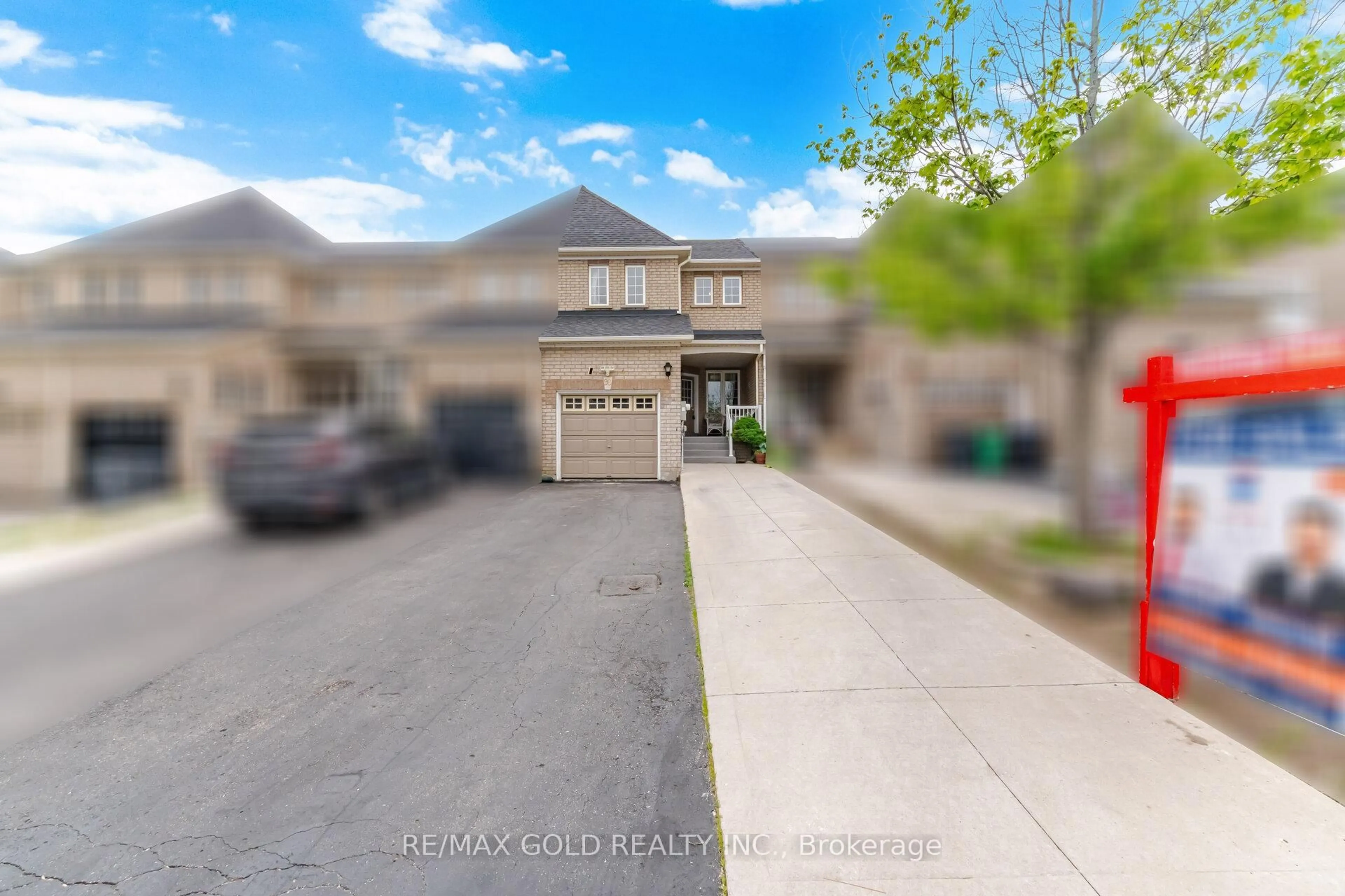 A pic from outside/outdoor area/front of a property/back of a property/a pic from drone, street for 98 Albright Rd, Brampton Ontario L6X 5E6