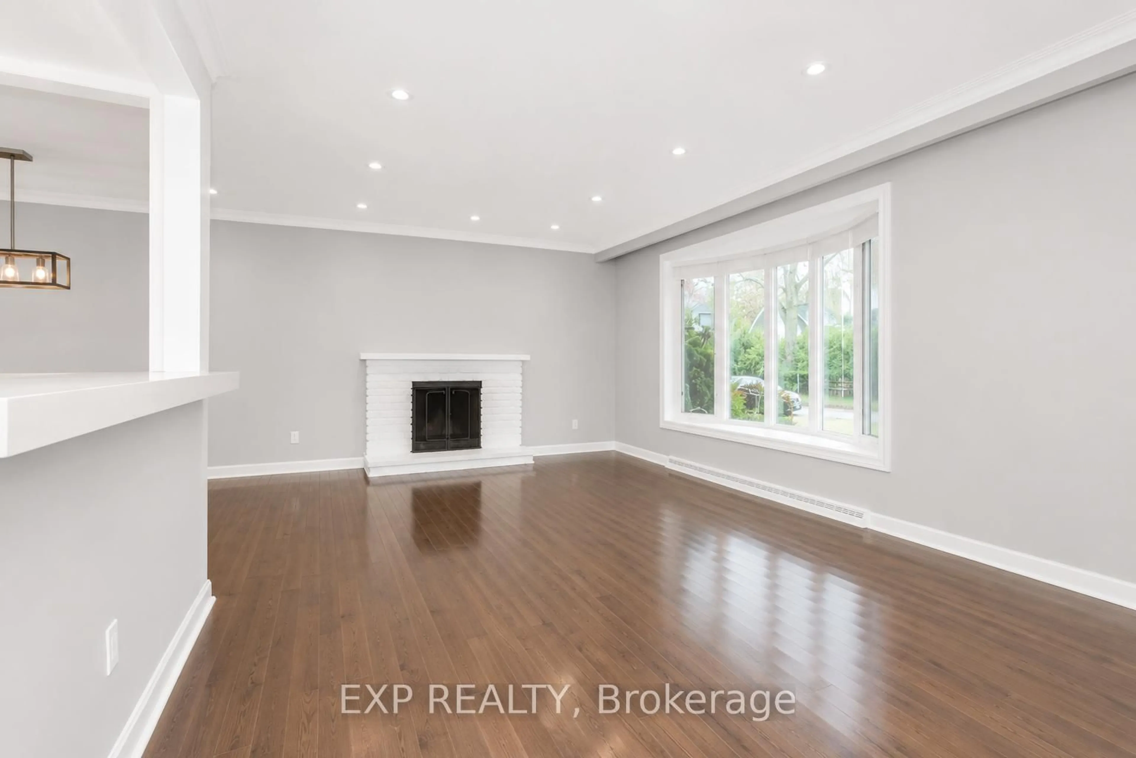 A pic of a room for 1259 Twin Oaks Dell Dr, Mississauga Ontario L5H 3J7