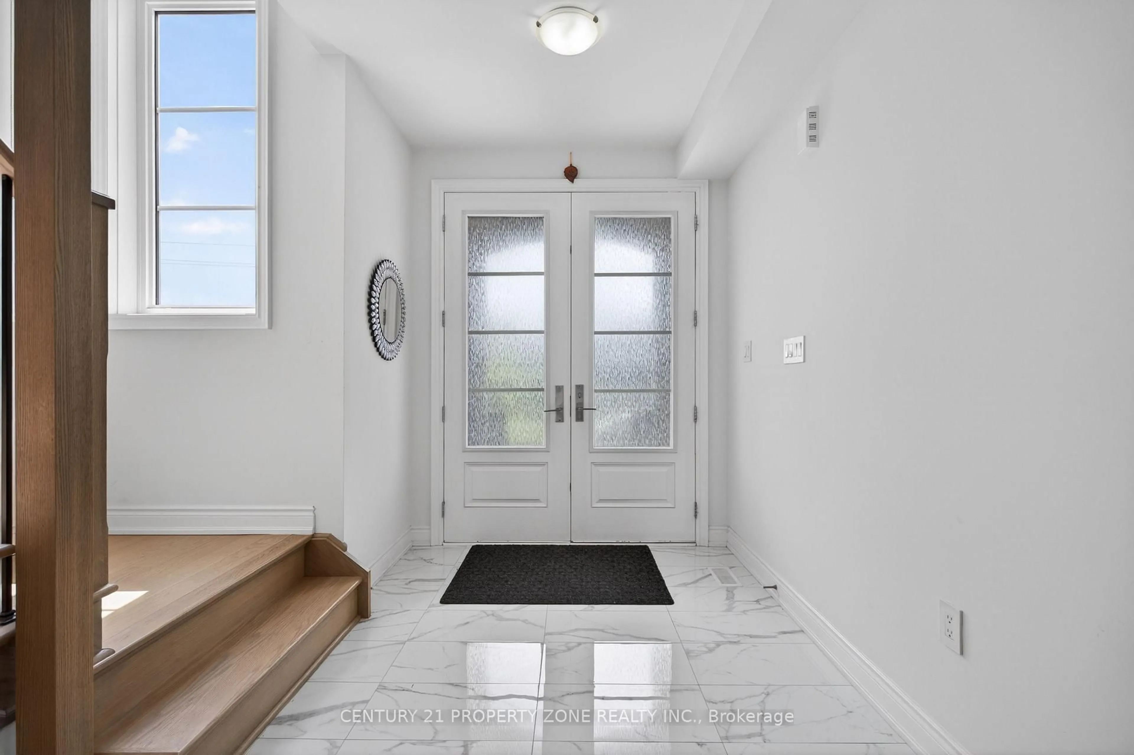 Indoor entryway for 105 Walker Rd, Caledon Ontario L7C 4M9
