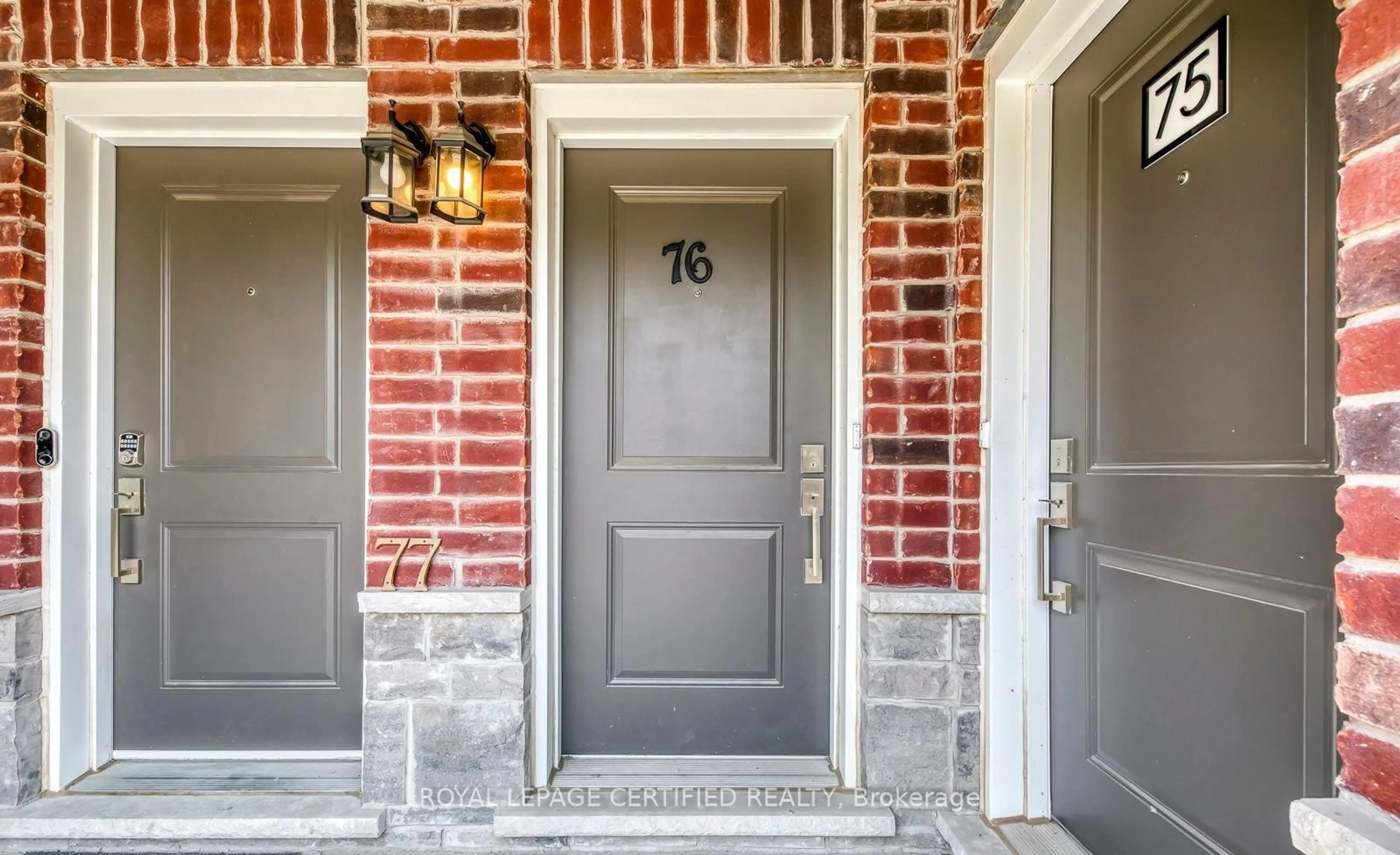 Indoor entryway for 445 Ontario St #76, Milton Ontario L9T 9K4
