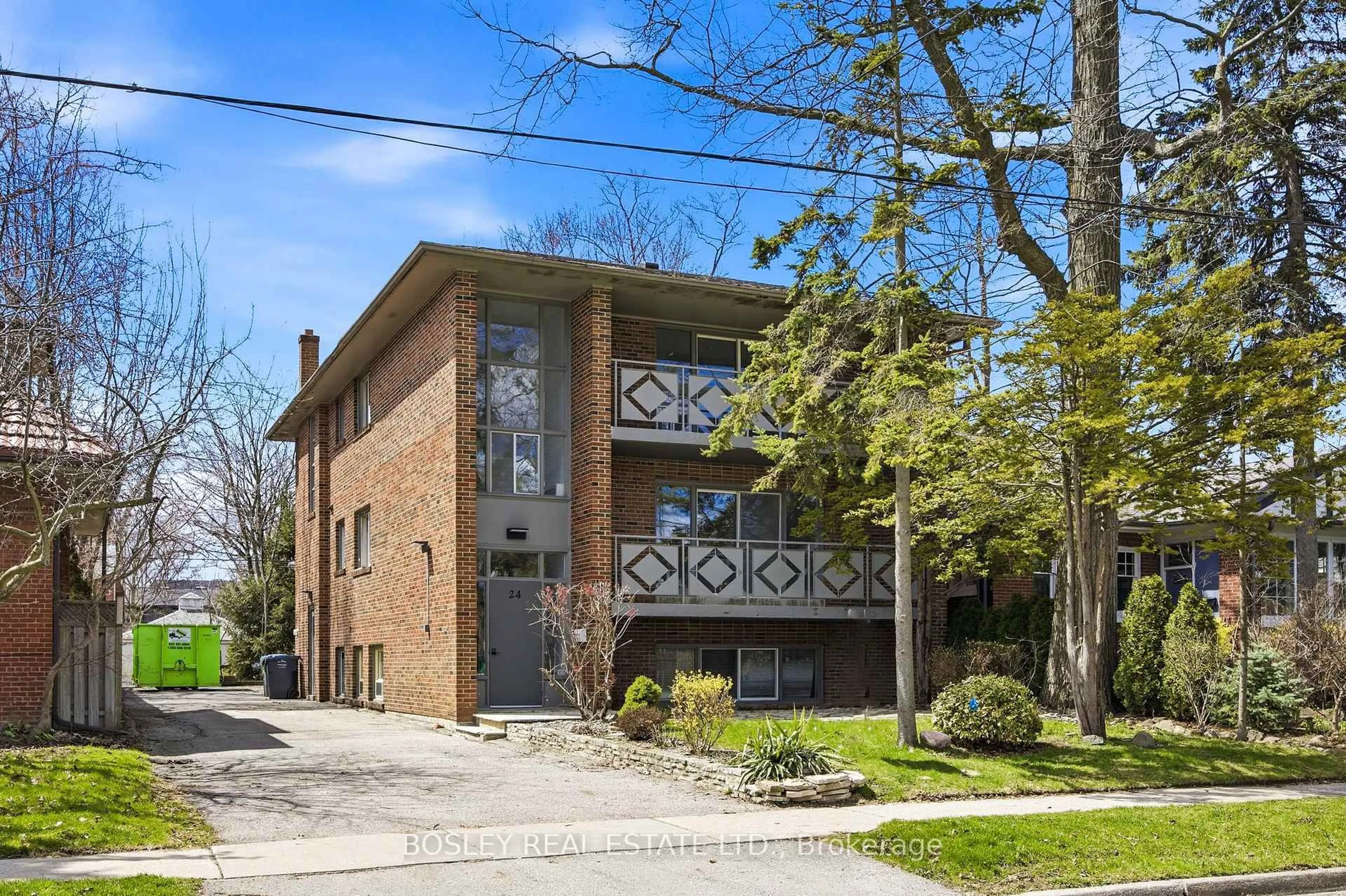 Home with brick exterior material, street for 24 Oakwood Ave, Mississauga Ontario L5G 3L7