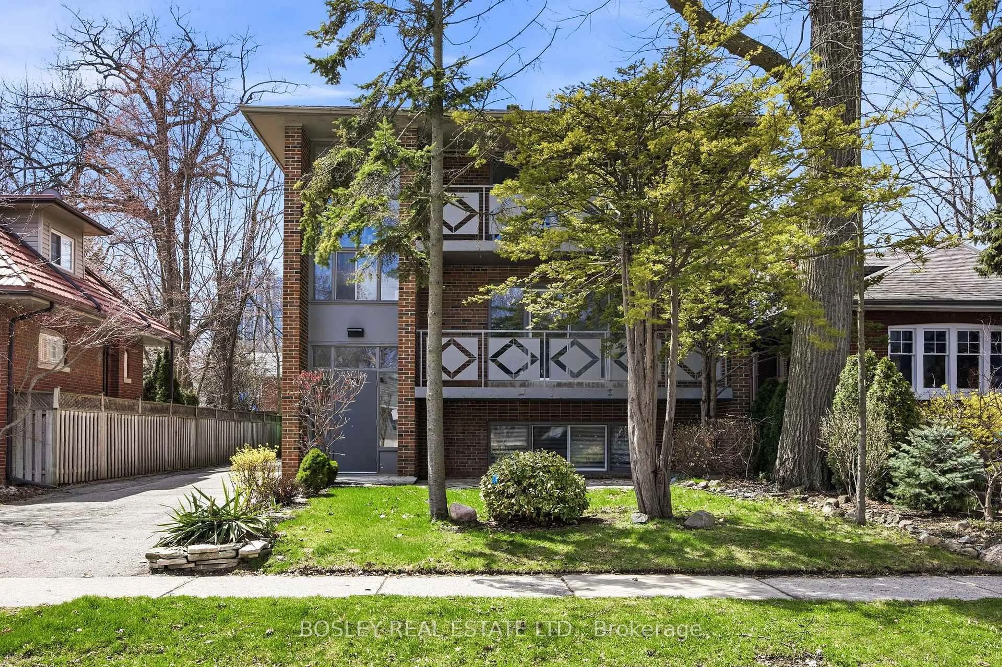 Unknown for 24 Oakwood Ave, Mississauga Ontario L5G 3L7