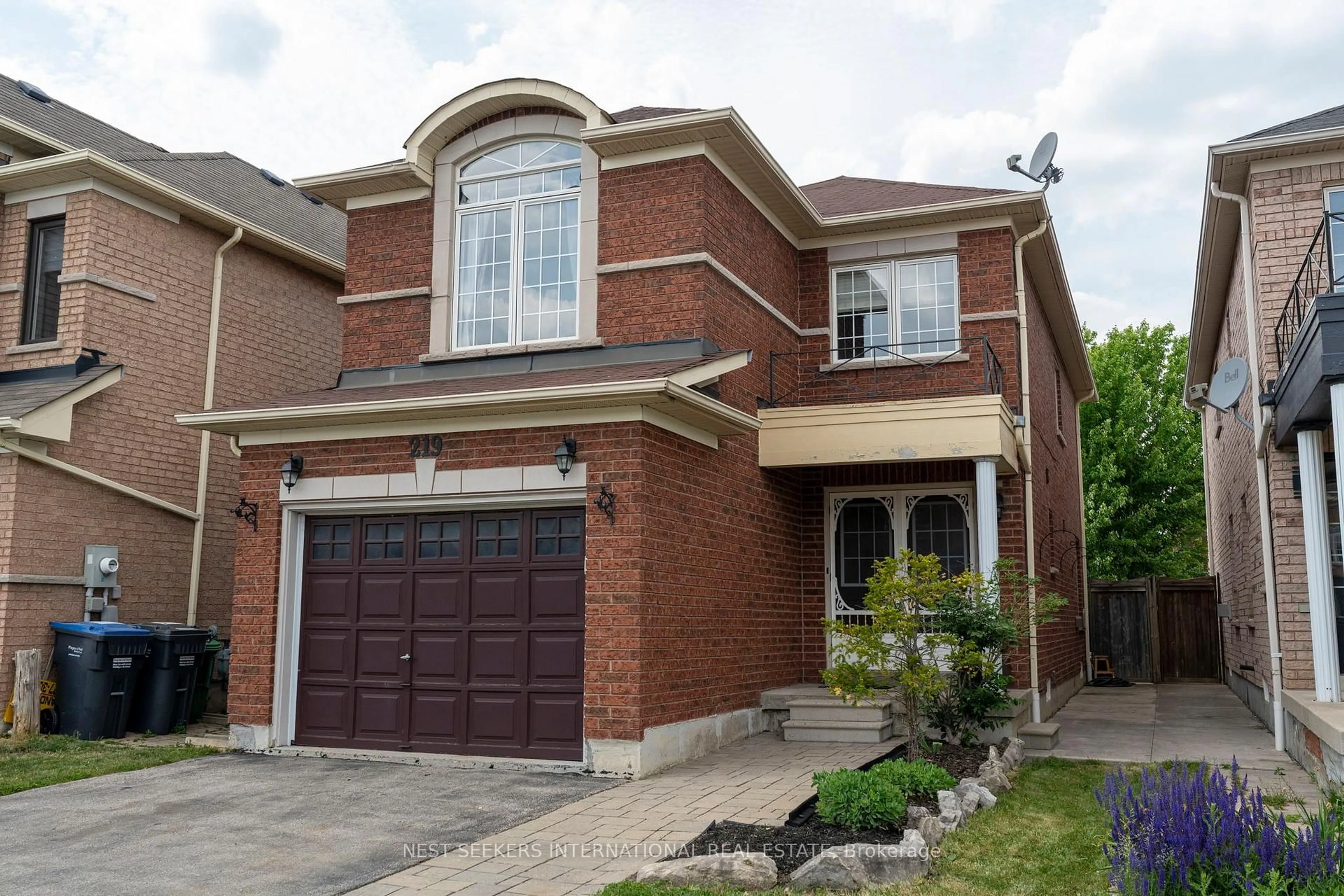 Home with brick exterior material, street for 219 Cedargrove Rd, Caledon Ontario L7E 2Z4