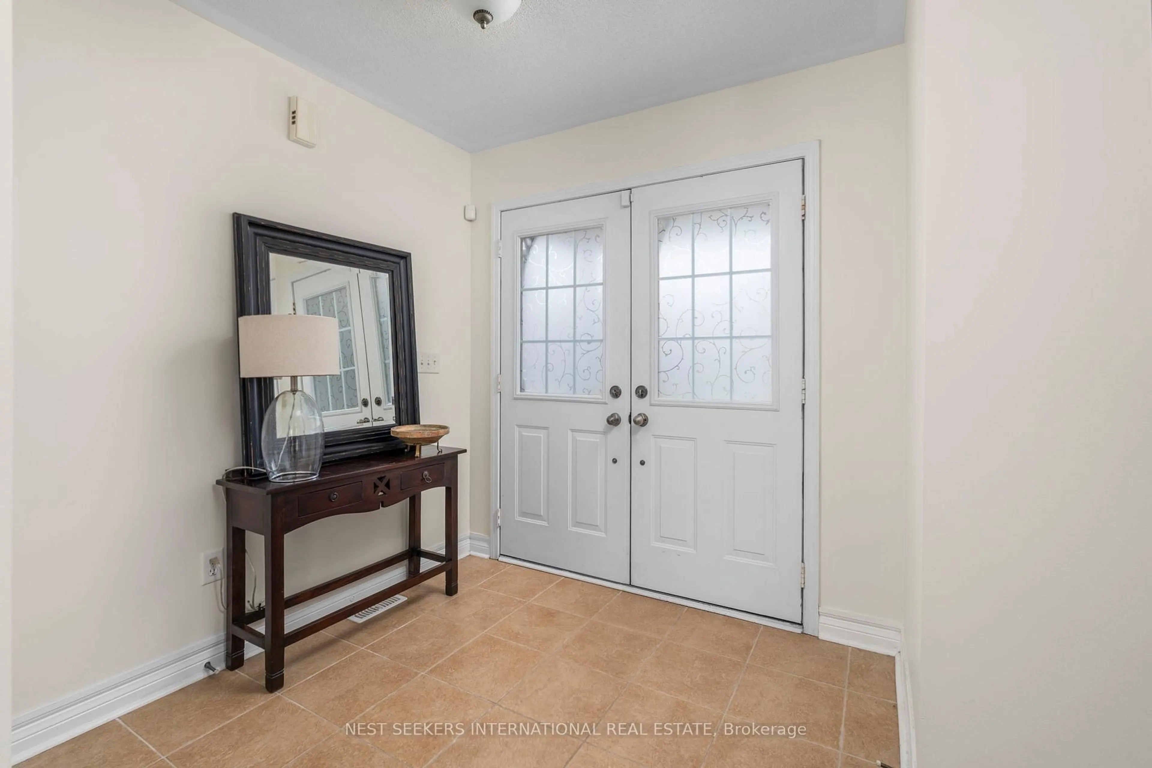 Indoor entryway for 219 Cedargrove Rd, Caledon Ontario L7E 2Z4