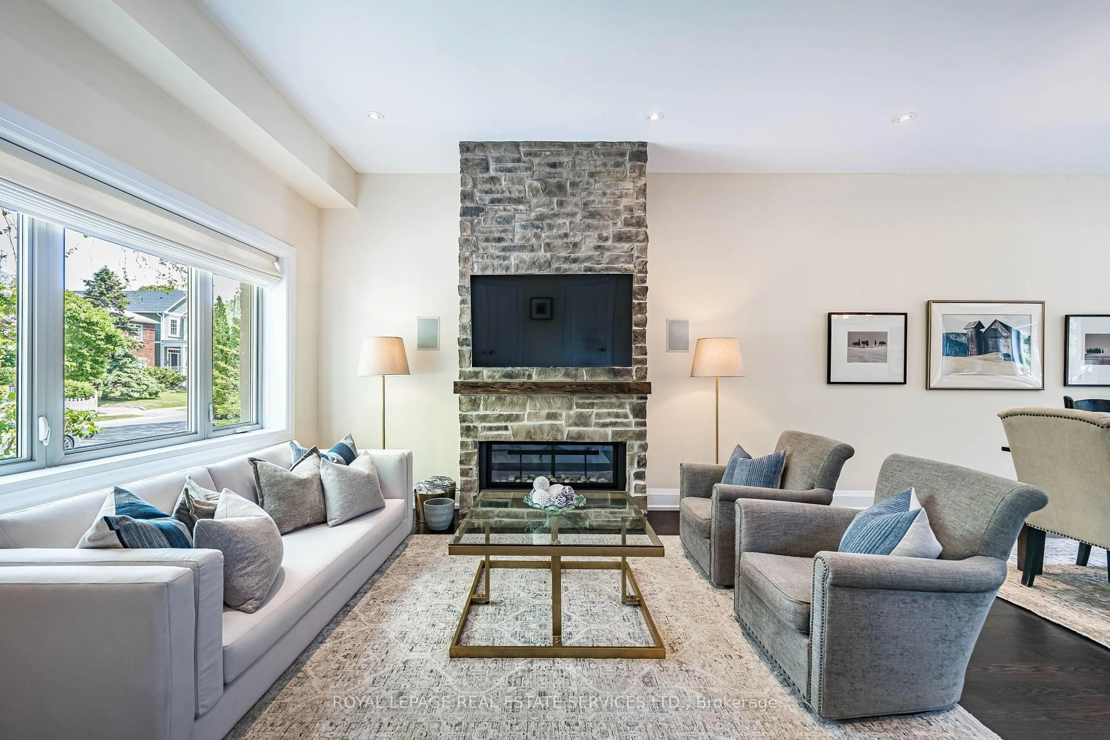 Living room with furniture, unknown for 31 James St, Toronto Ontario M8W 1L1