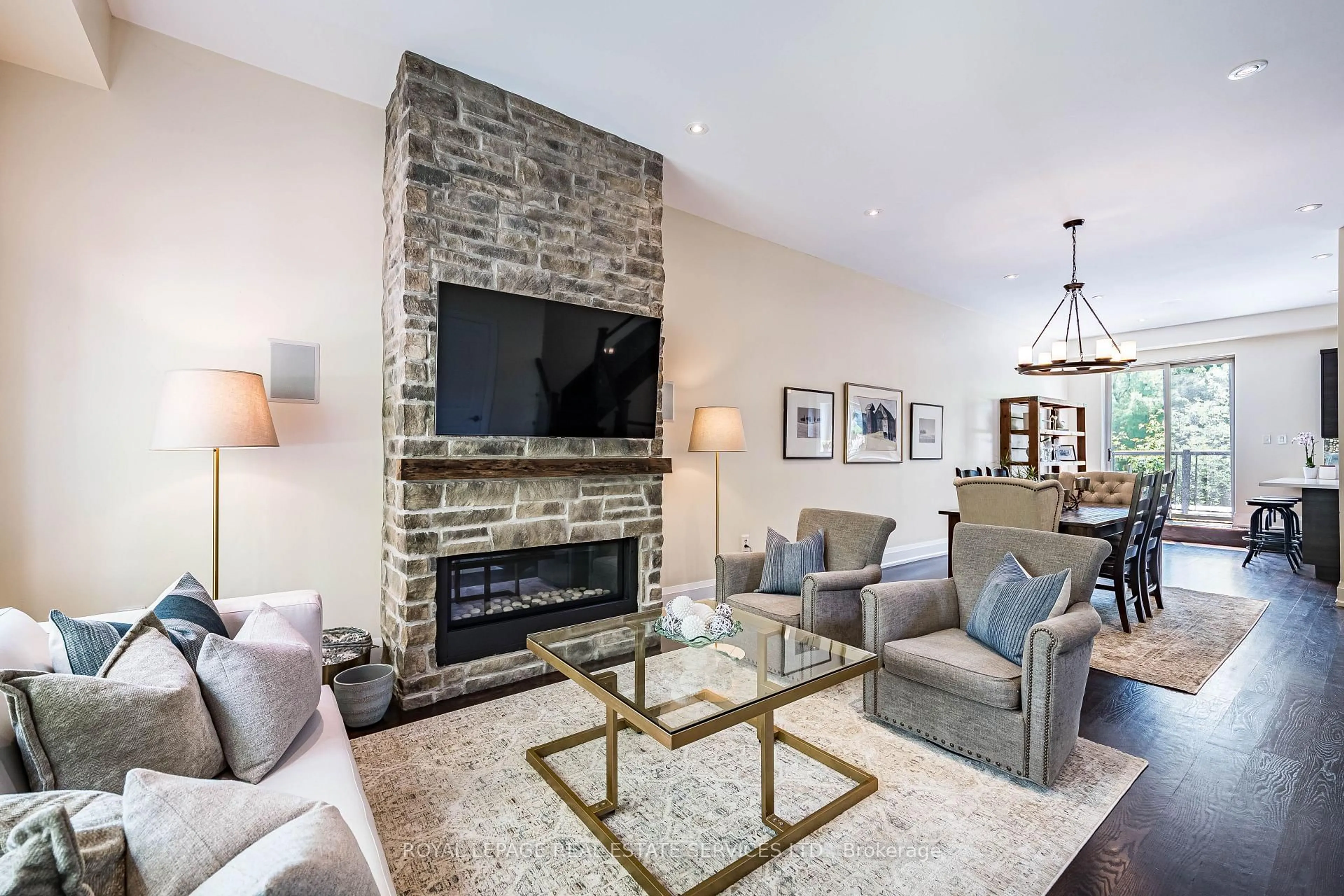 Living room with furniture, unknown for 31 James St, Toronto Ontario M8W 1L1