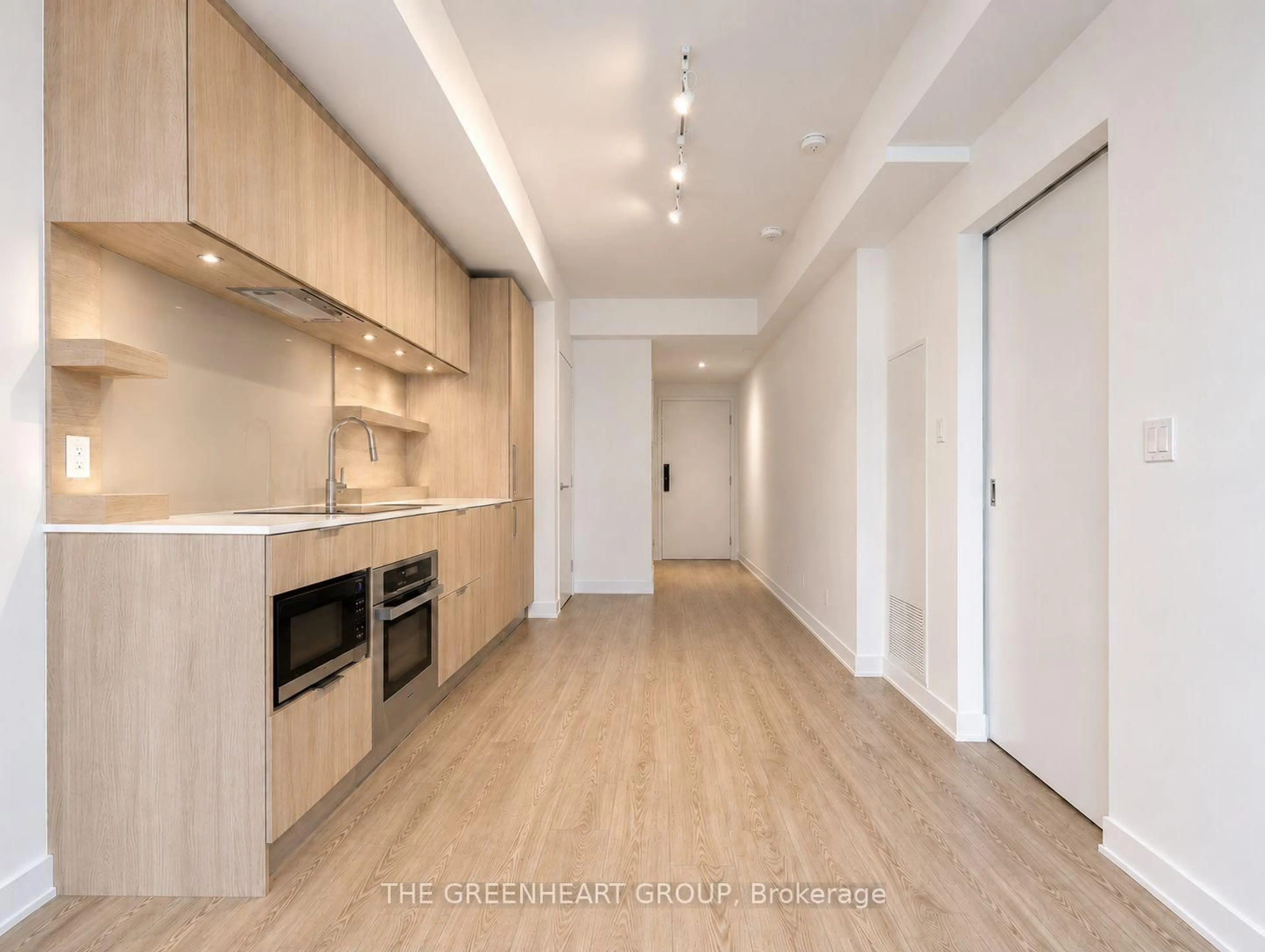 Unknown for 28 Ann St #511, Mississauga Ontario L5G 3G1