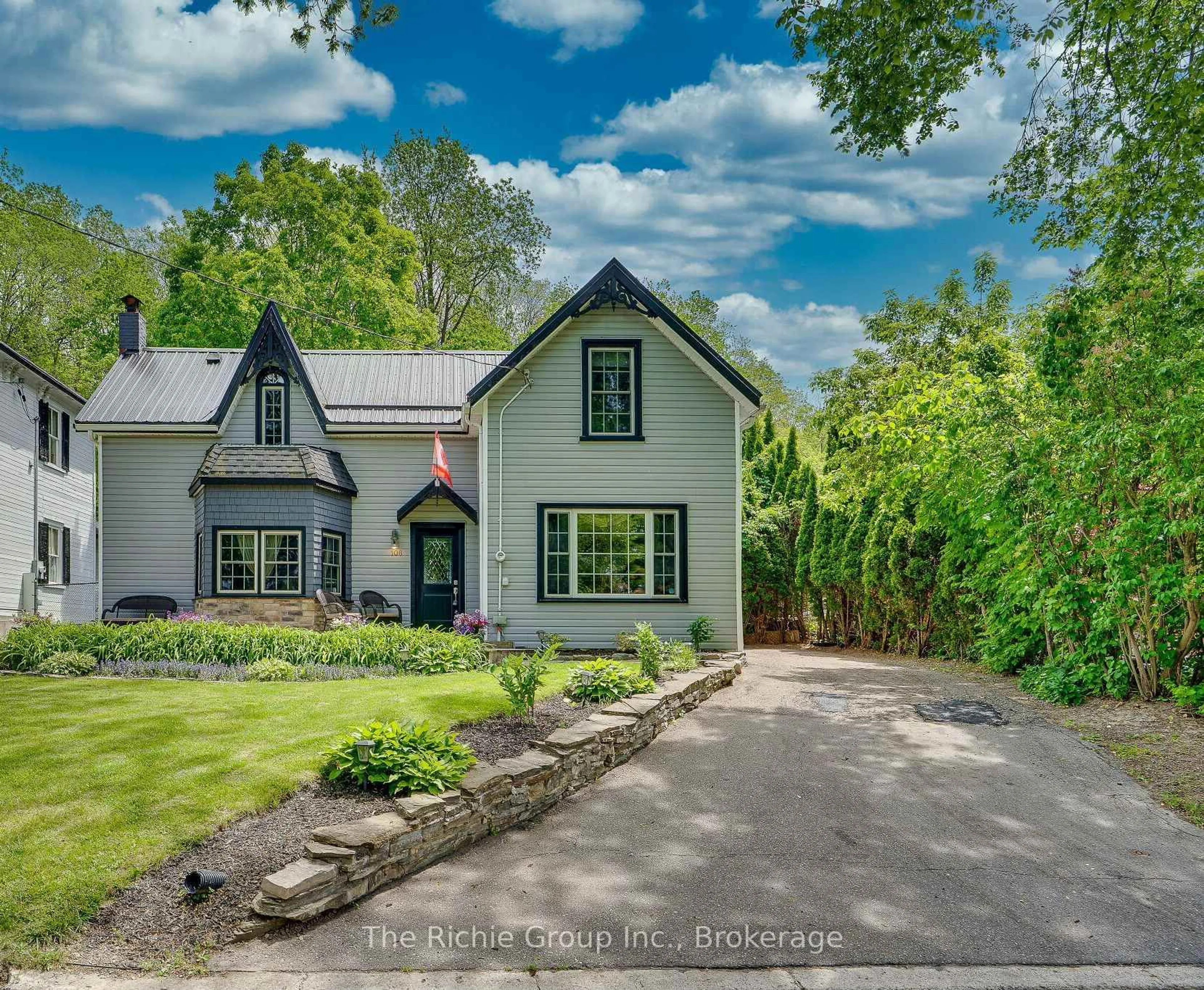 A pic from outside/outdoor area/front of a property/back of a property/a pic from drone, street for 108 Hemlock St, Caledon Ontario L7E 3H1