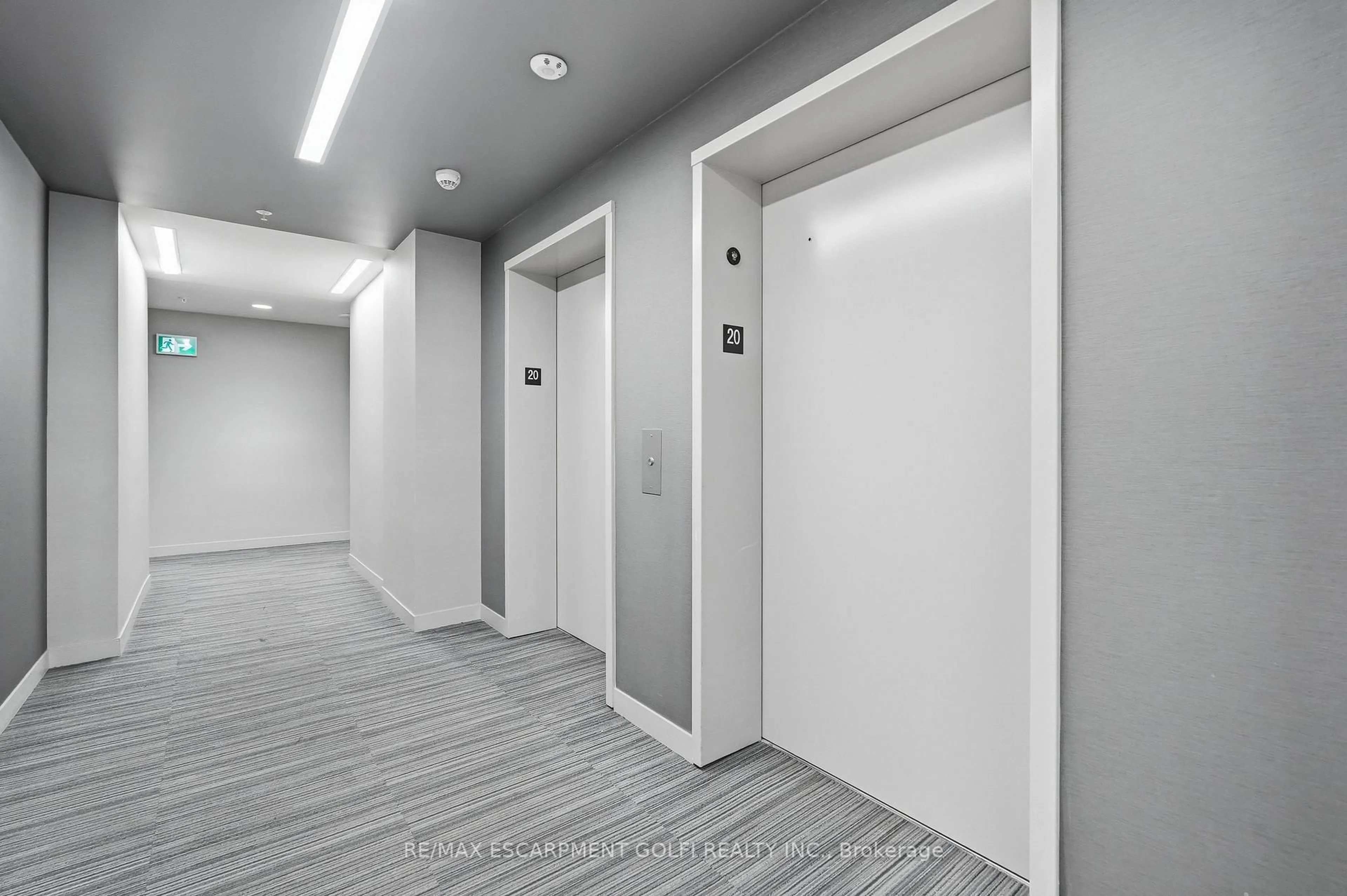 Indoor foyer for 2093 FAIRVIEW St #2004, Burlington Ontario L7R 0E6