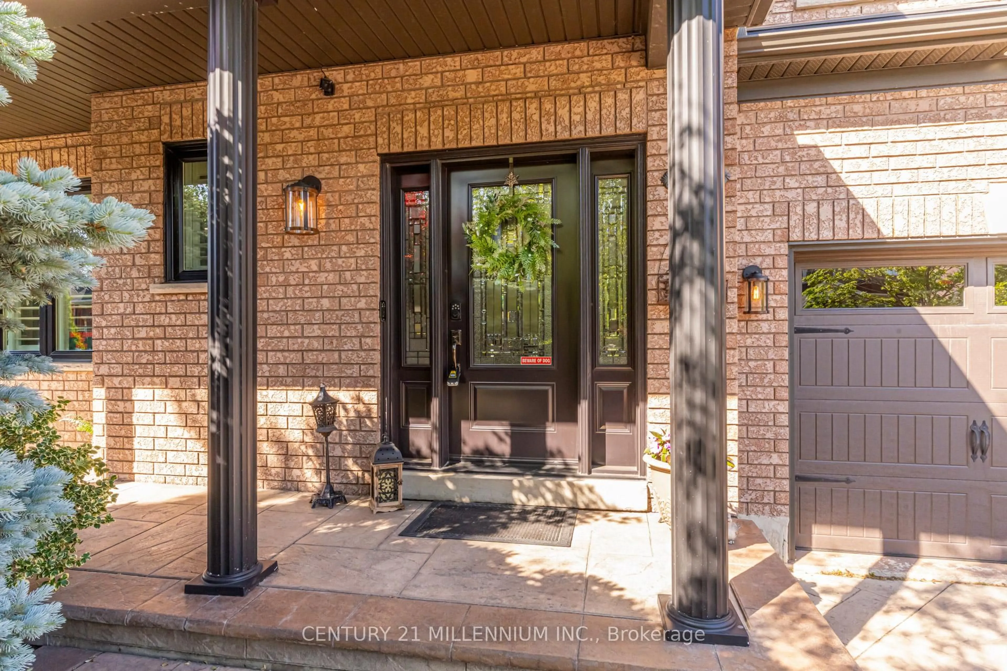 Indoor entryway for 38 Hillson Crt, Brampton Ontario L6P 1C4