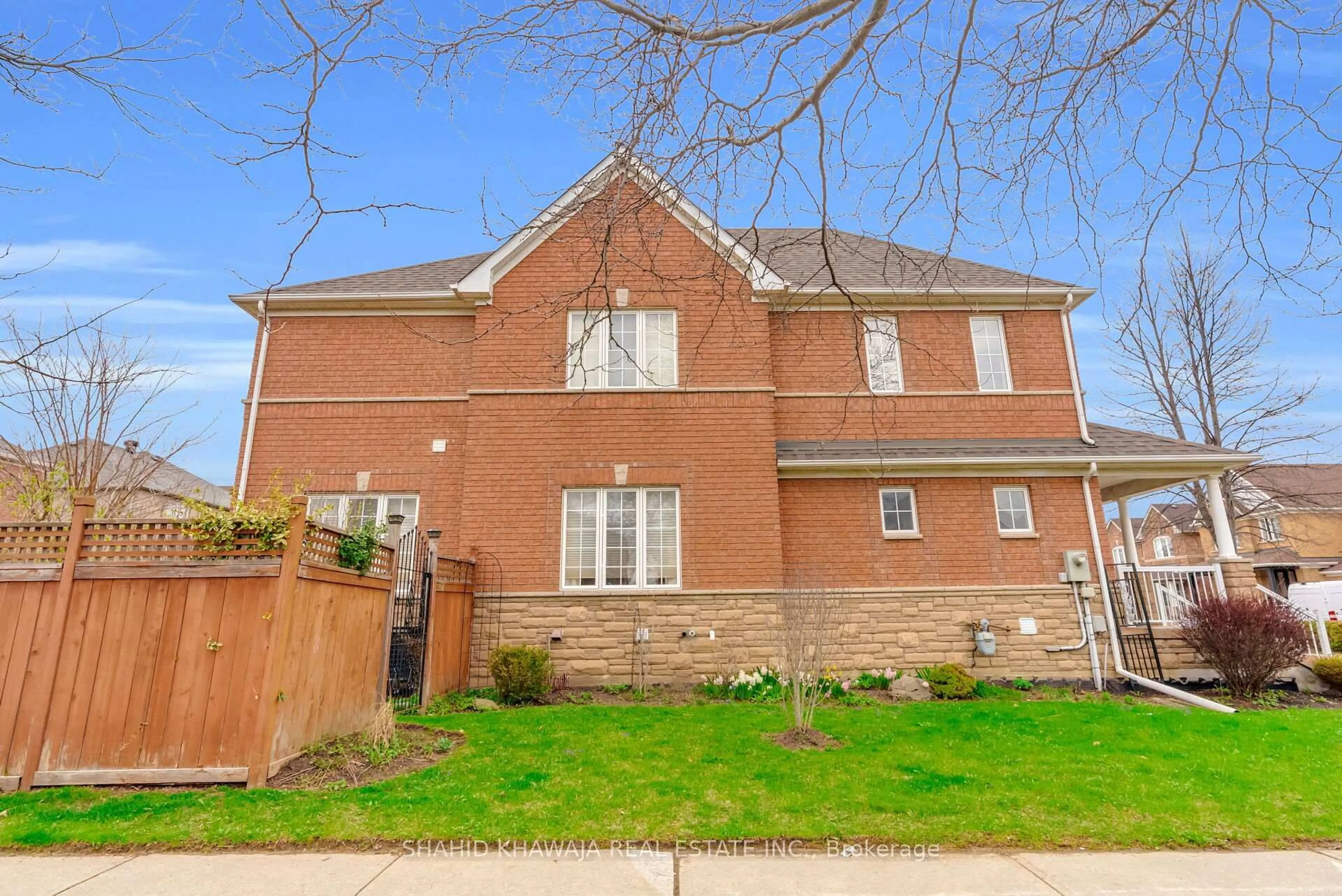 Home with brick exterior material, street for 4786 St. Martin Mews, Mississauga Ontario L5M 7K1
