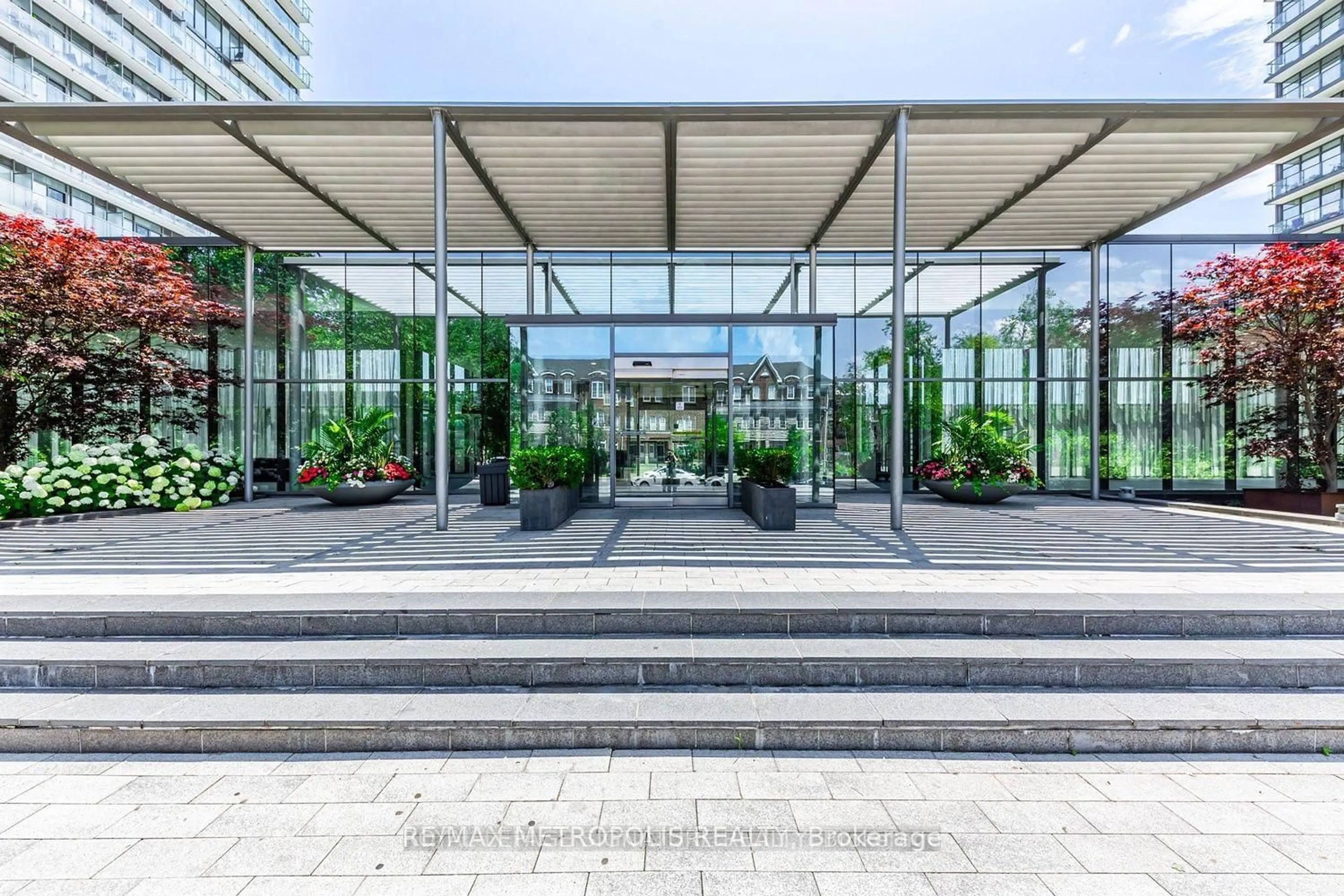 Indoor foyer for 103 The Queensway Ave #1414, Toronto Ontario M6S 5B3
