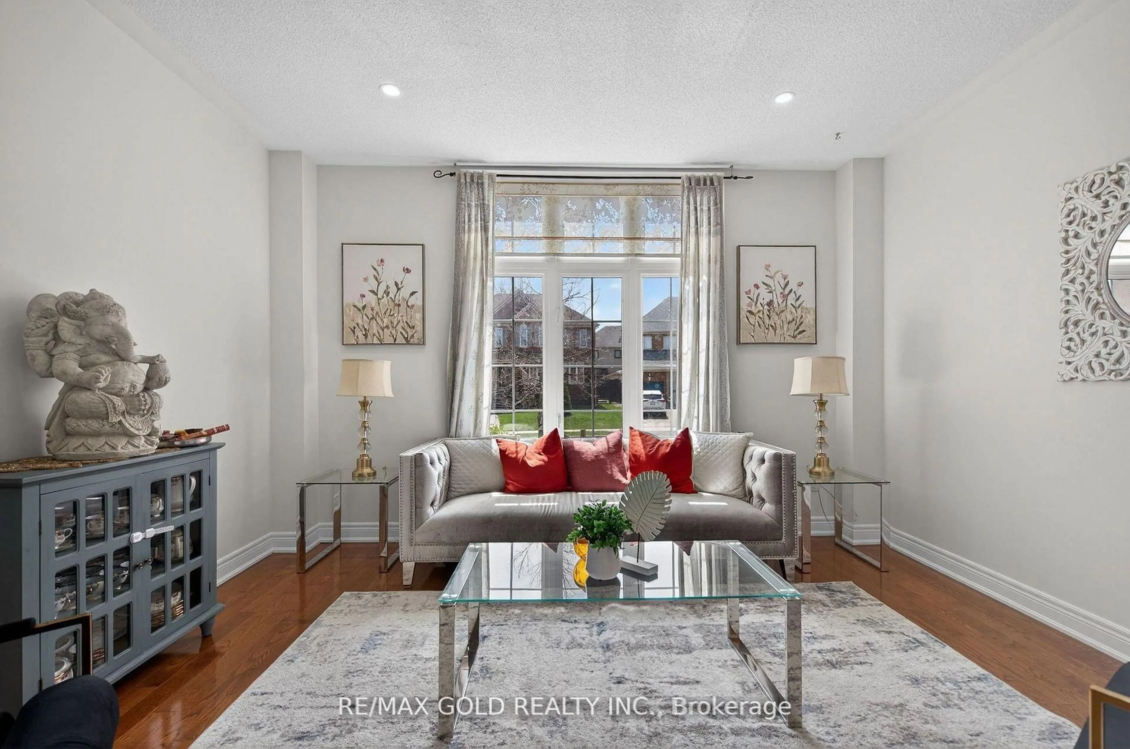 Living room with furniture, unknown for 17 Maisonneuve Blvd, Brampton Ontario L6P 1W8