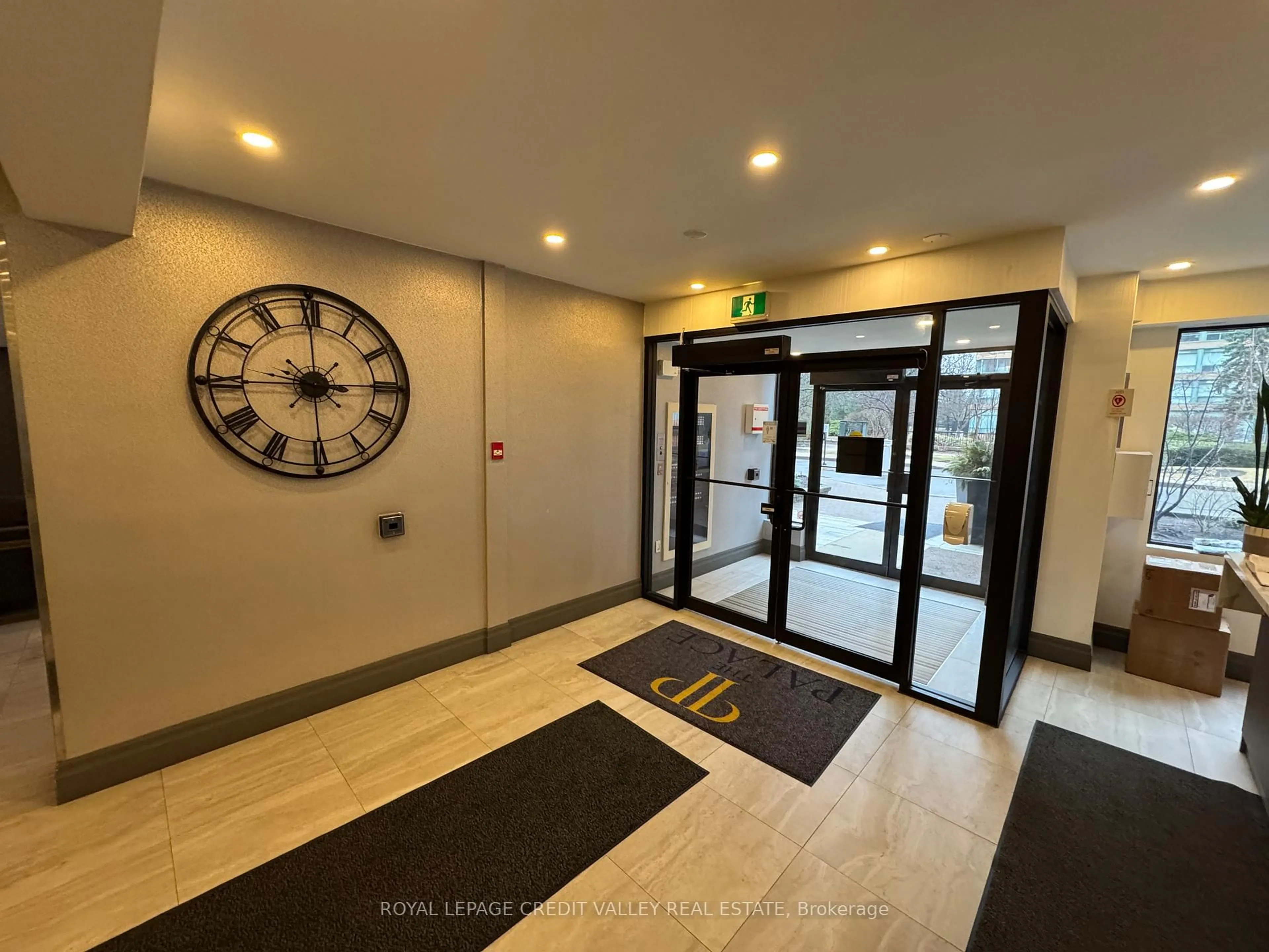 Indoor foyer for 1270 MAPLE CROSSING Blvd #704, Burlington Ontario L7S 2J3