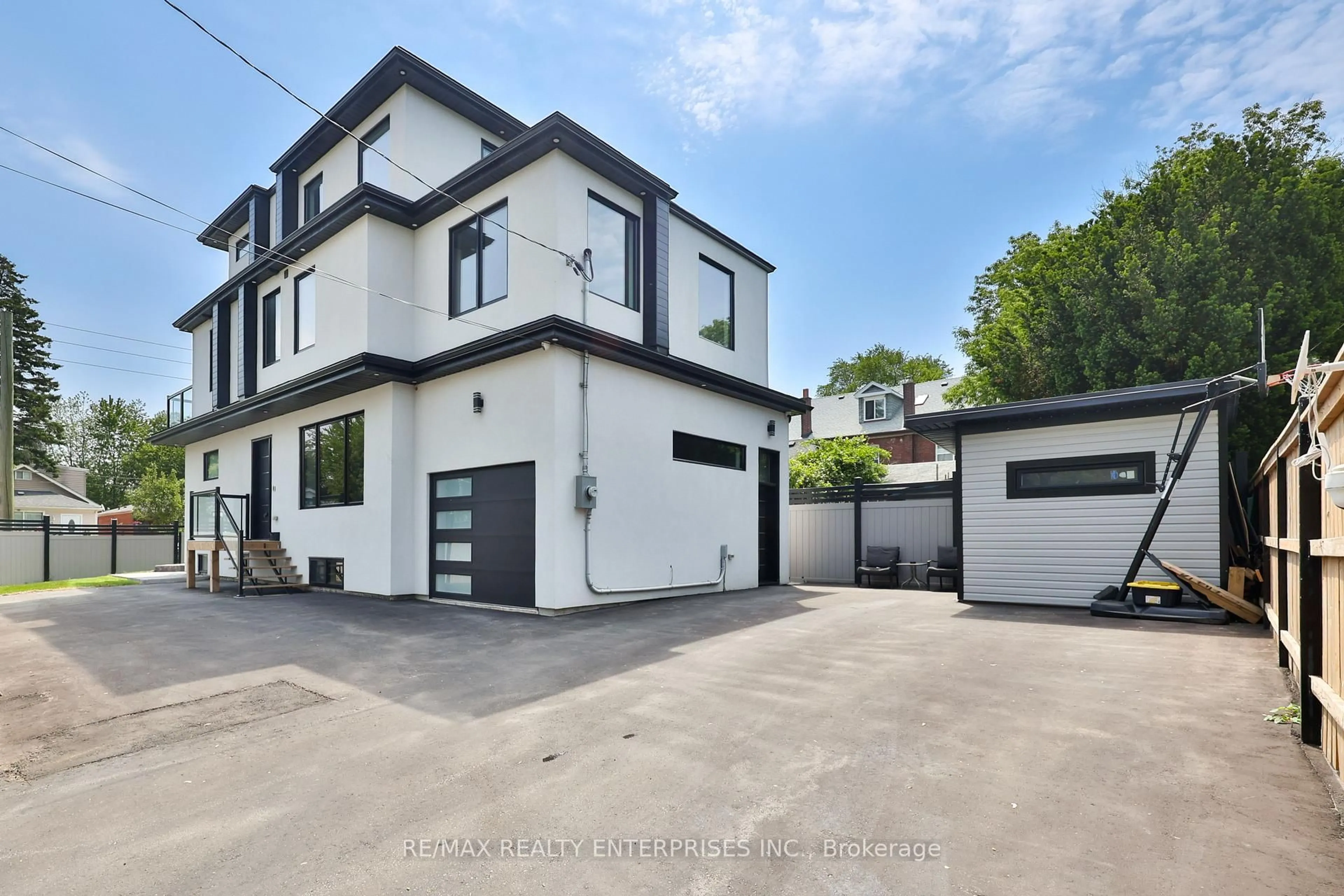 Unknown for 172 Royal York Rd, Toronto Ontario M8V 2V4