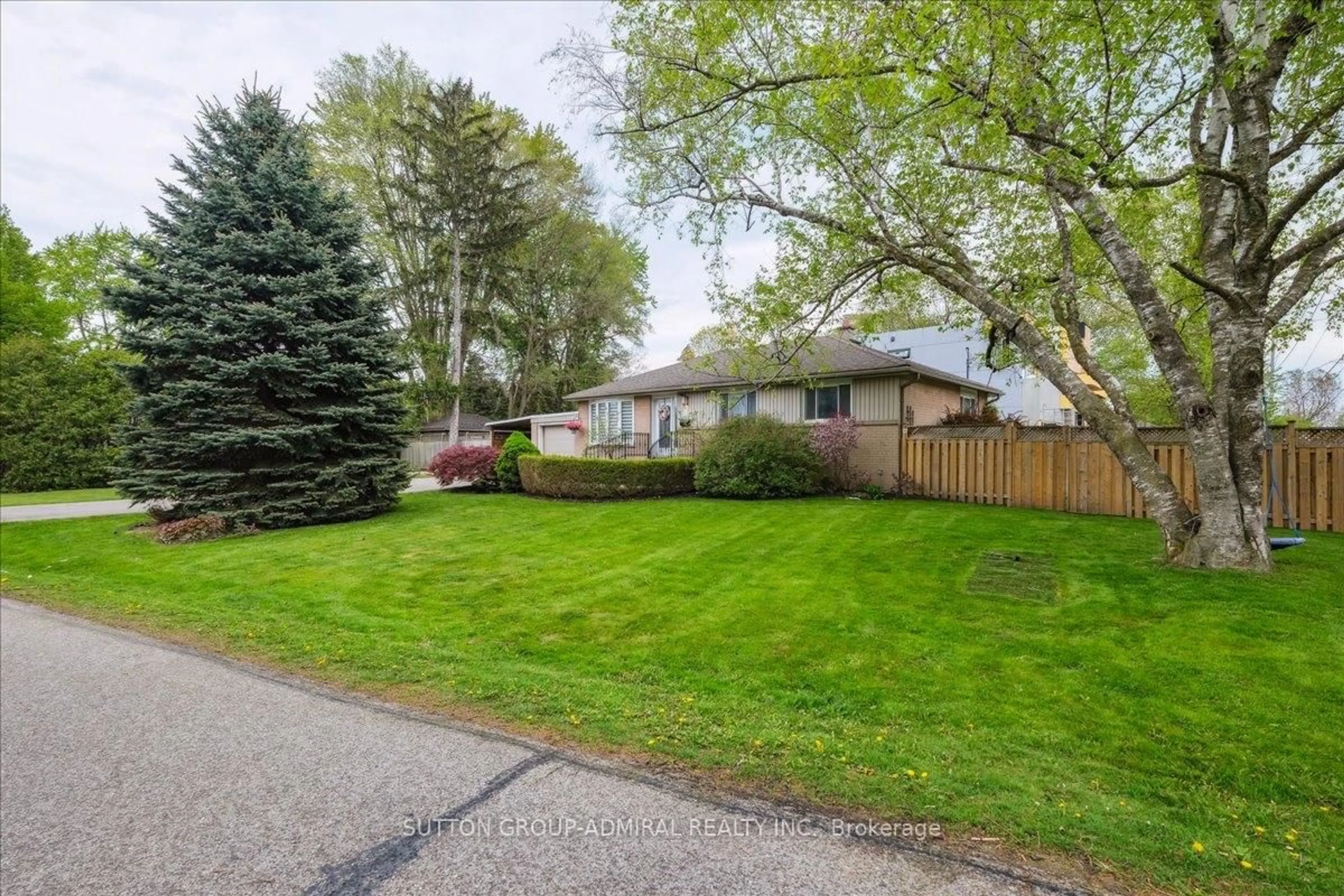 Unknown for 1864 Hindhead Rd, Mississauga Ontario L5J 1N6