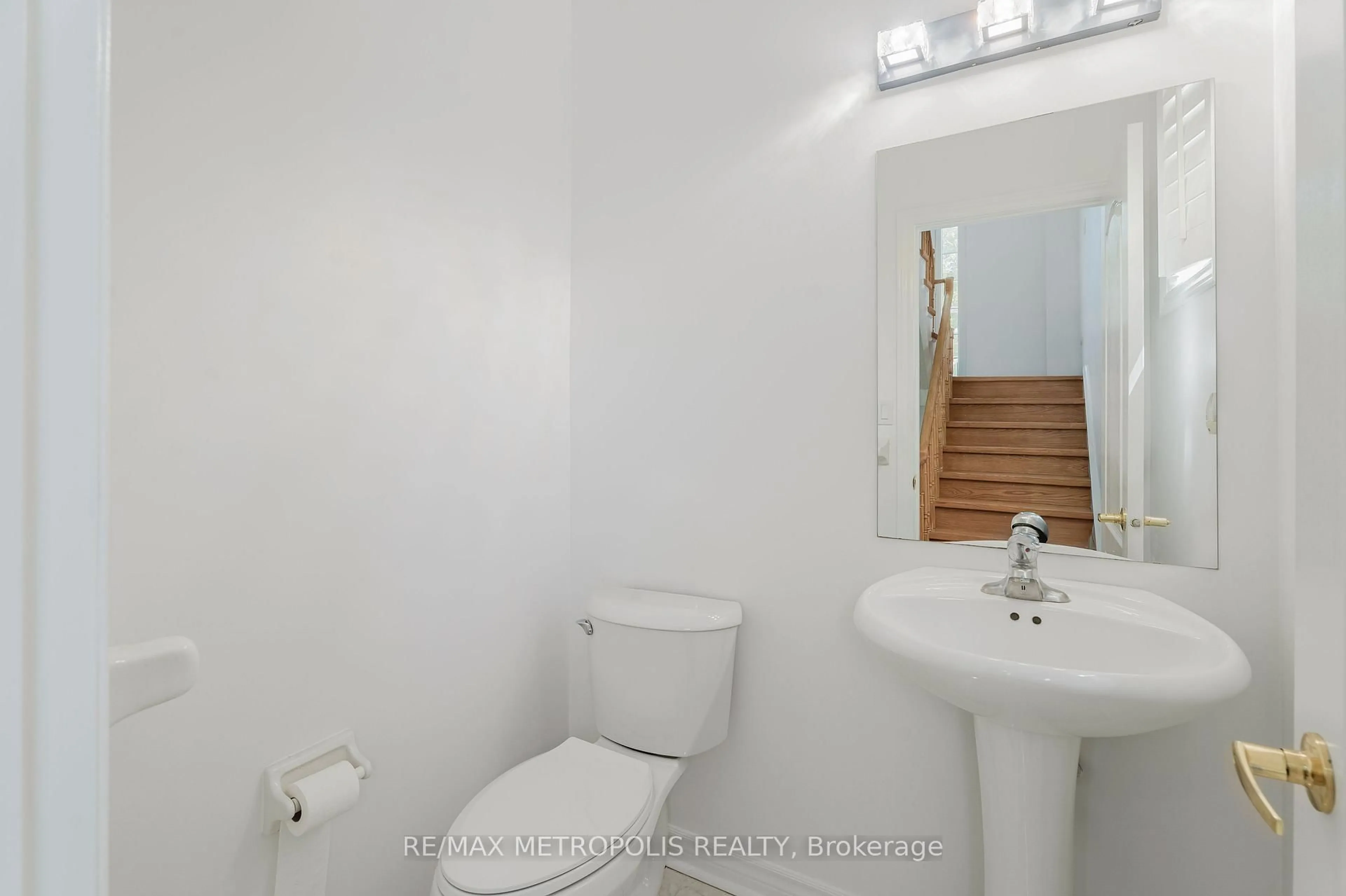 Standard bathroom, unknown for 52 Gore Valley Tr, Brampton Ontario L6P 2G9