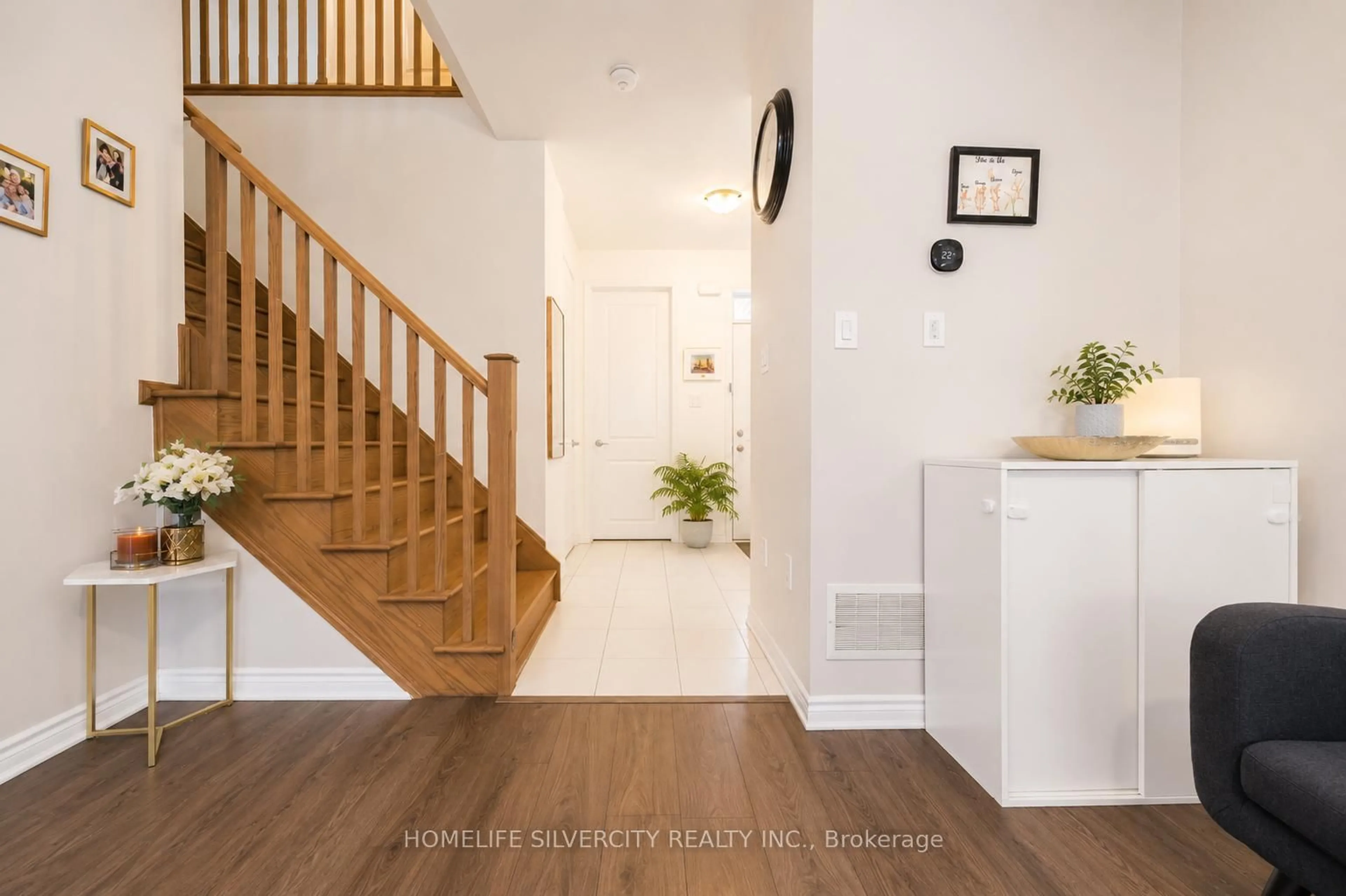 Indoor entryway for 124 Benhurst Cres, Brampton Ontario L7A 5A5