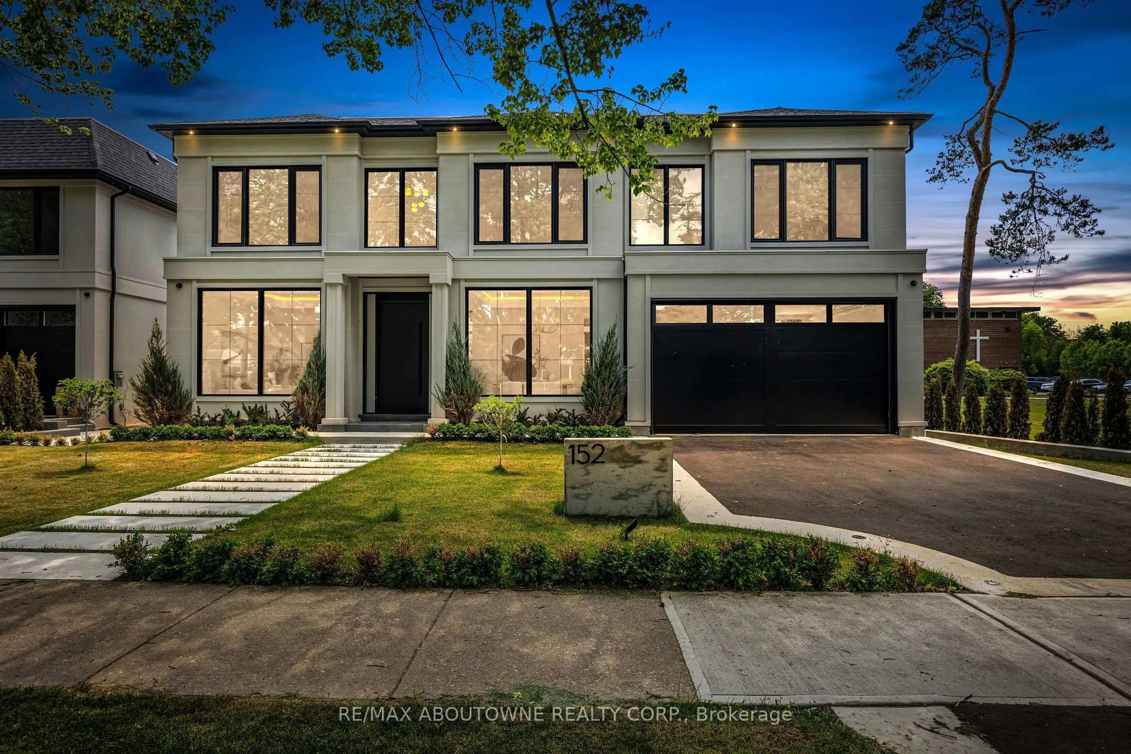 Home with brick exterior material, street for 152 Third Line, Oakville Ontario L6L 3Z8