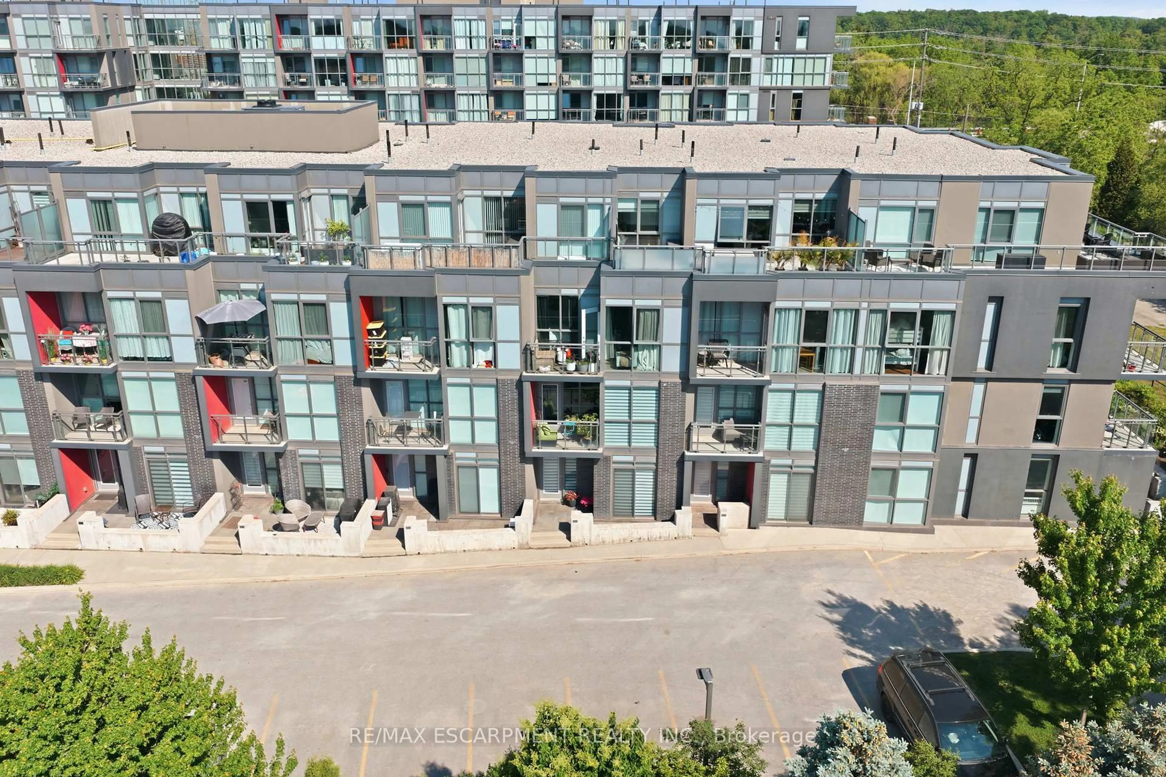 A pic from outside/outdoor area/front of a property/back of a property/a pic from drone, city buildings view from balcony for 5260 Dundas St #C212, Burlington Ontario L7L 0J7