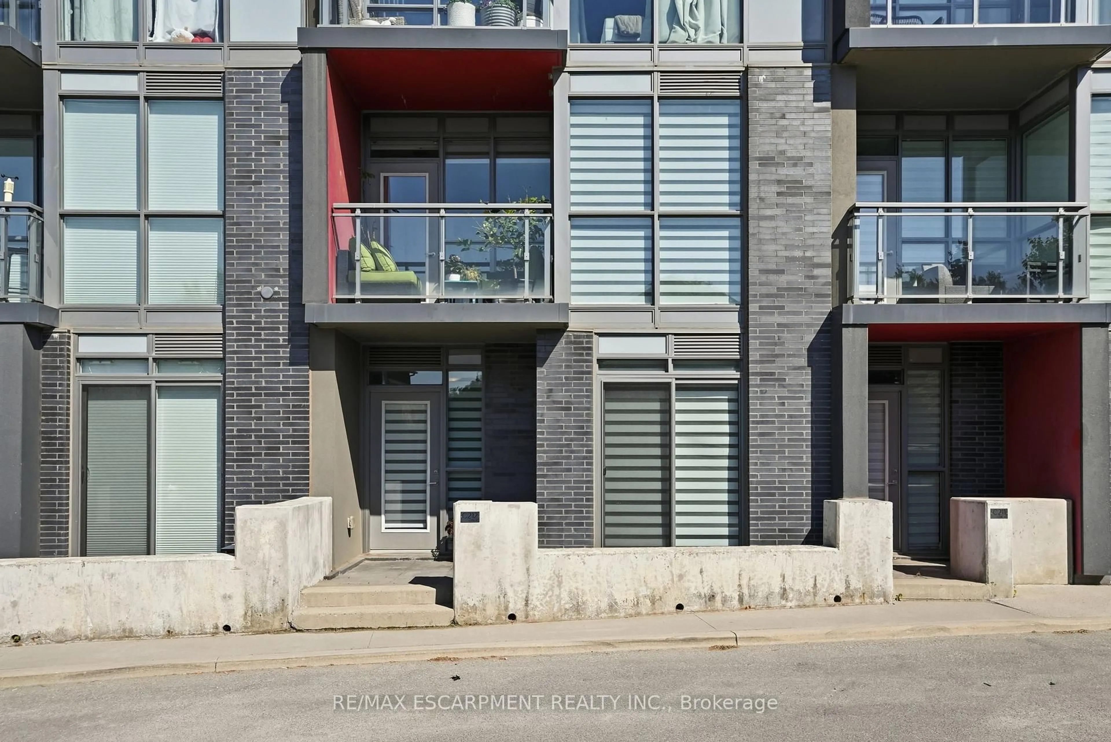 Patio, street for 5260 Dundas St #C212, Burlington Ontario L7L 0J7
