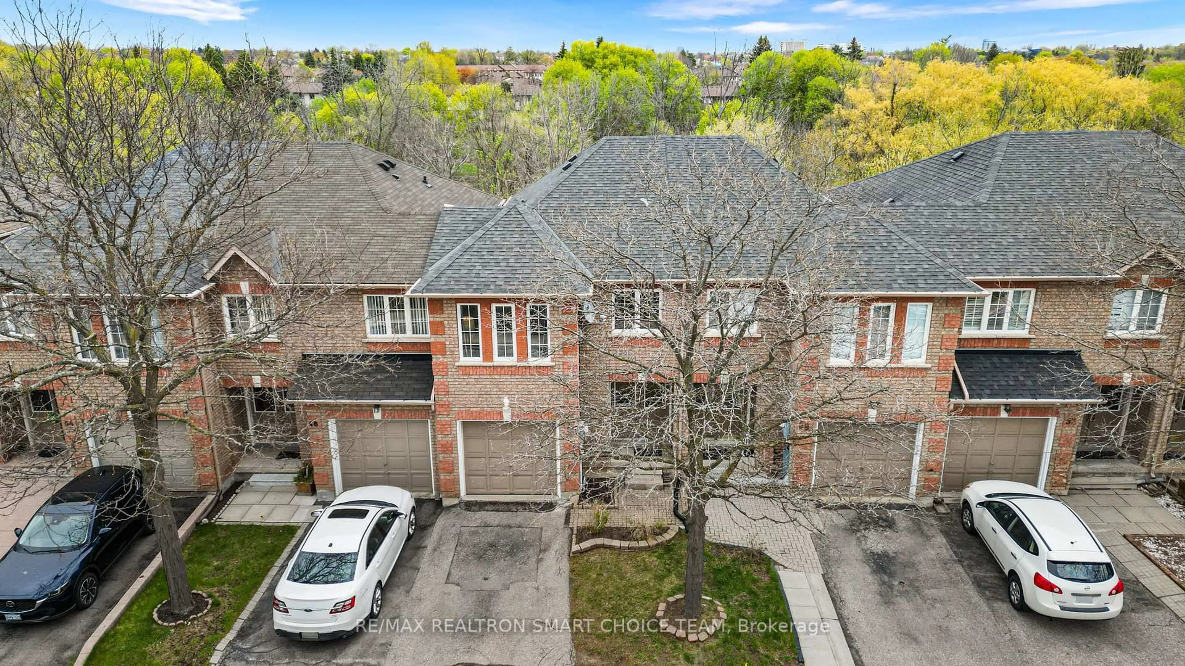 A pic from outside/outdoor area/front of a property/back of a property/a pic from drone, street for 100 Brickyard Way #48, Brampton Ontario L6V 4L9