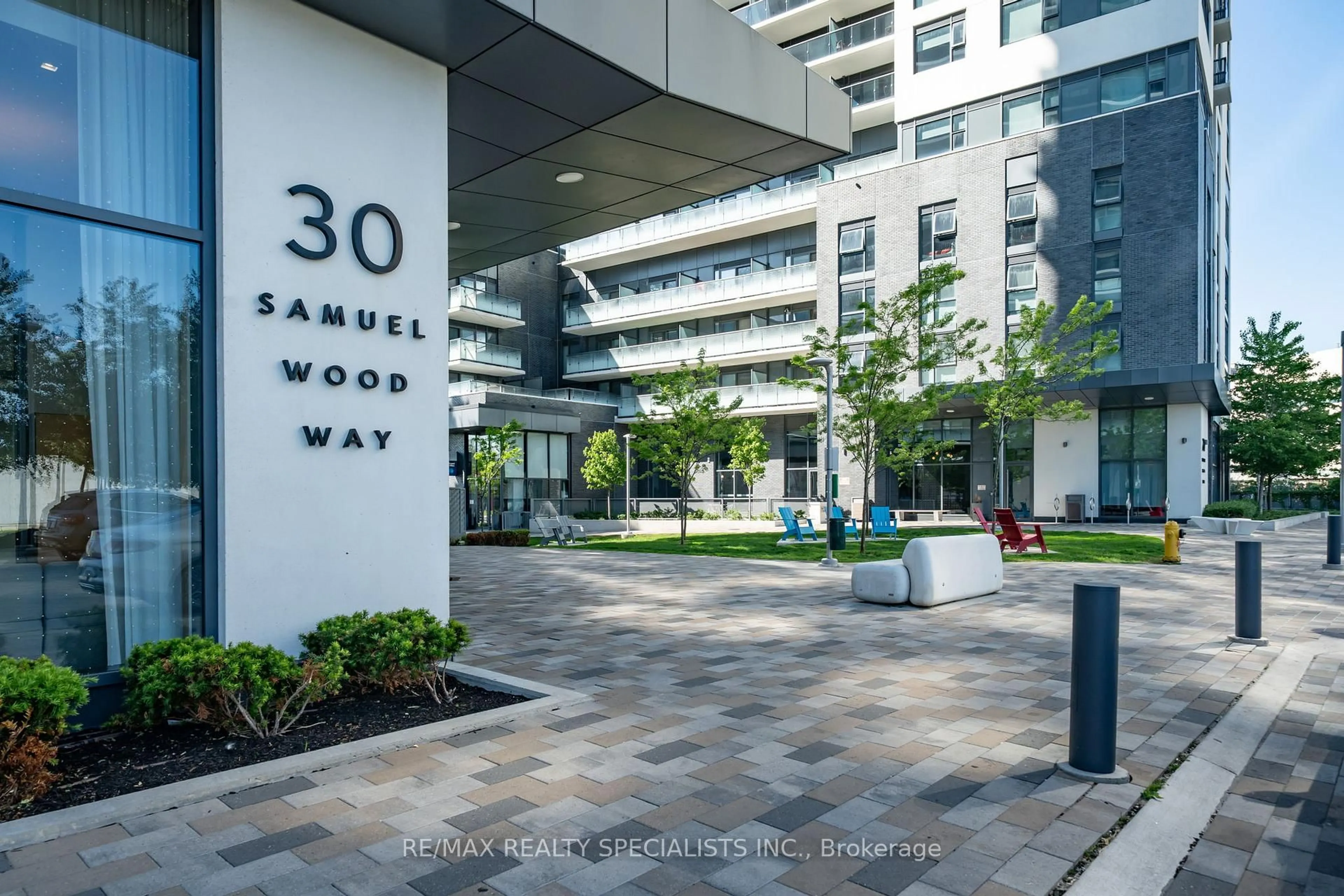 Indoor foyer for 30 Samuel Wood Way #303, Toronto Ontario M9B 0C9
