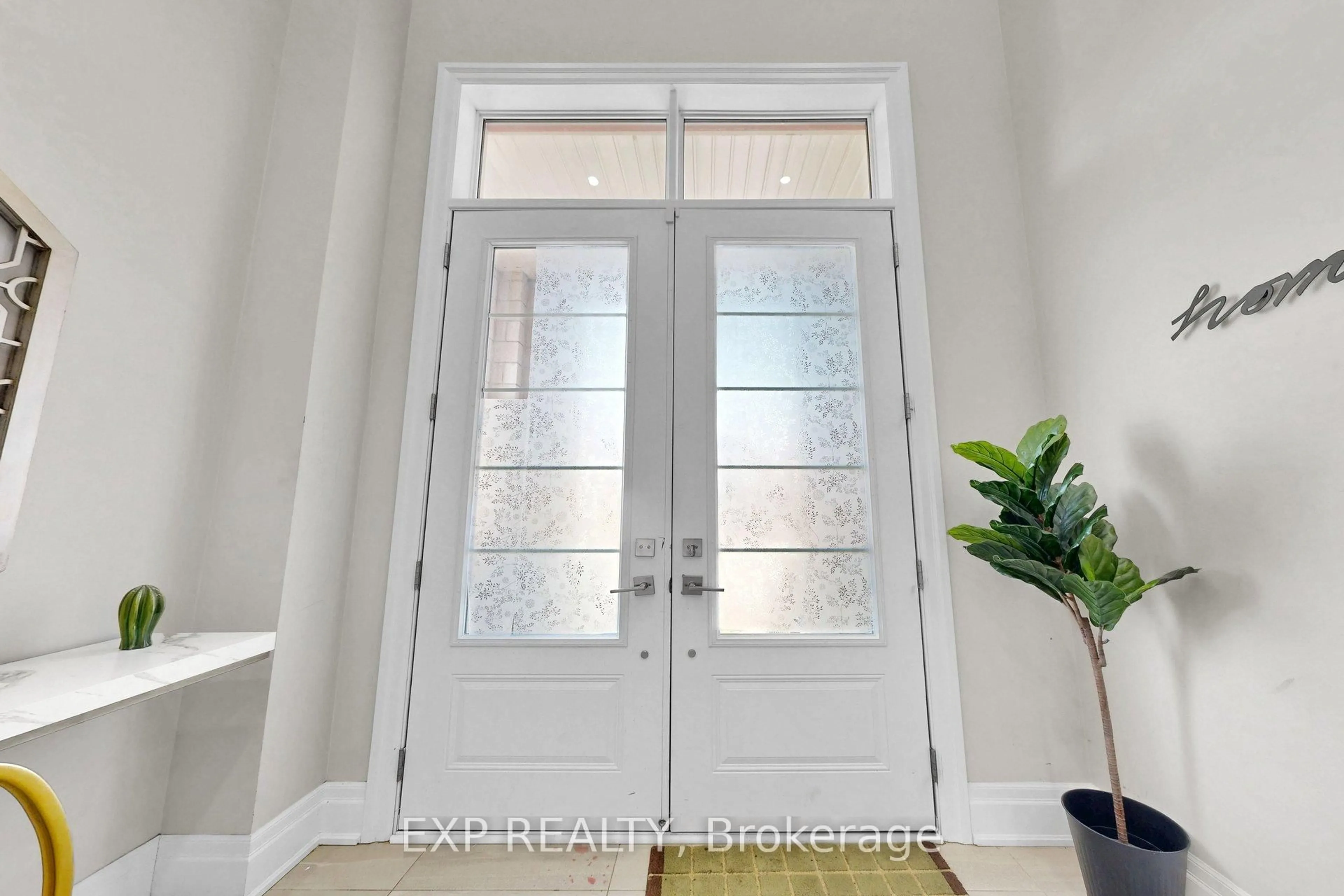 Indoor entryway for 7 Swamp Sparrow Crt, Caledon Ontario L7C 2V7