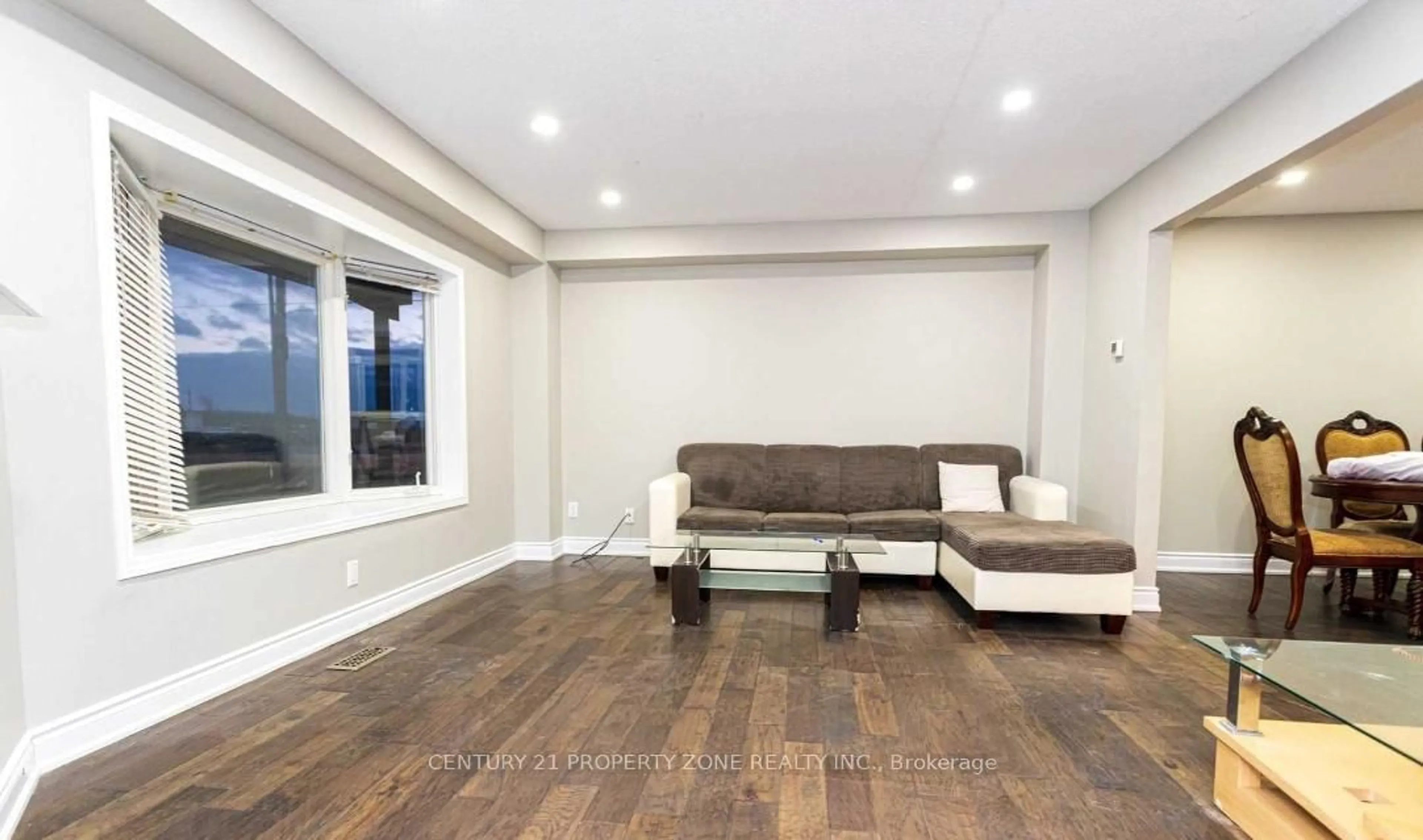 Living room with furniture, wood/laminate floor for 3016 Boston Mills Rd, Caledon Ontario L7C 1R7