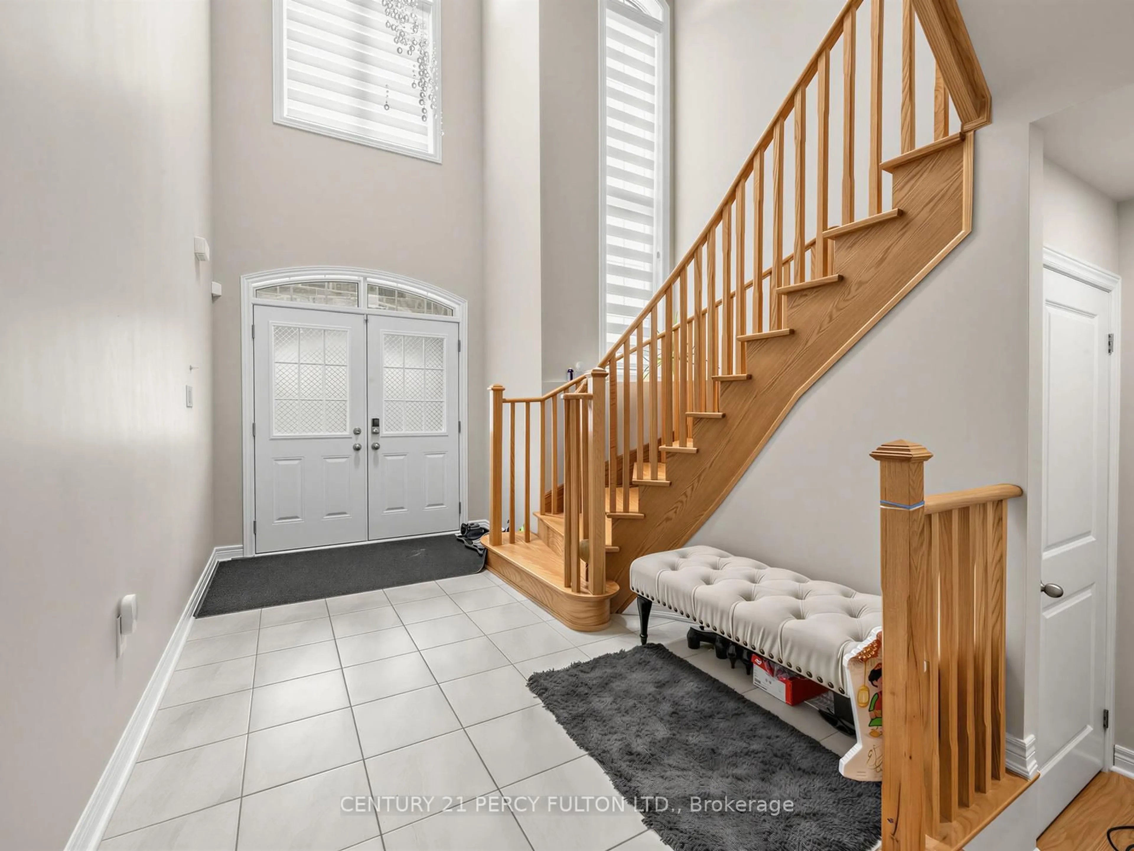 Indoor entryway for 54 Farringdon Cres, Brampton Ontario L7A 4Z6