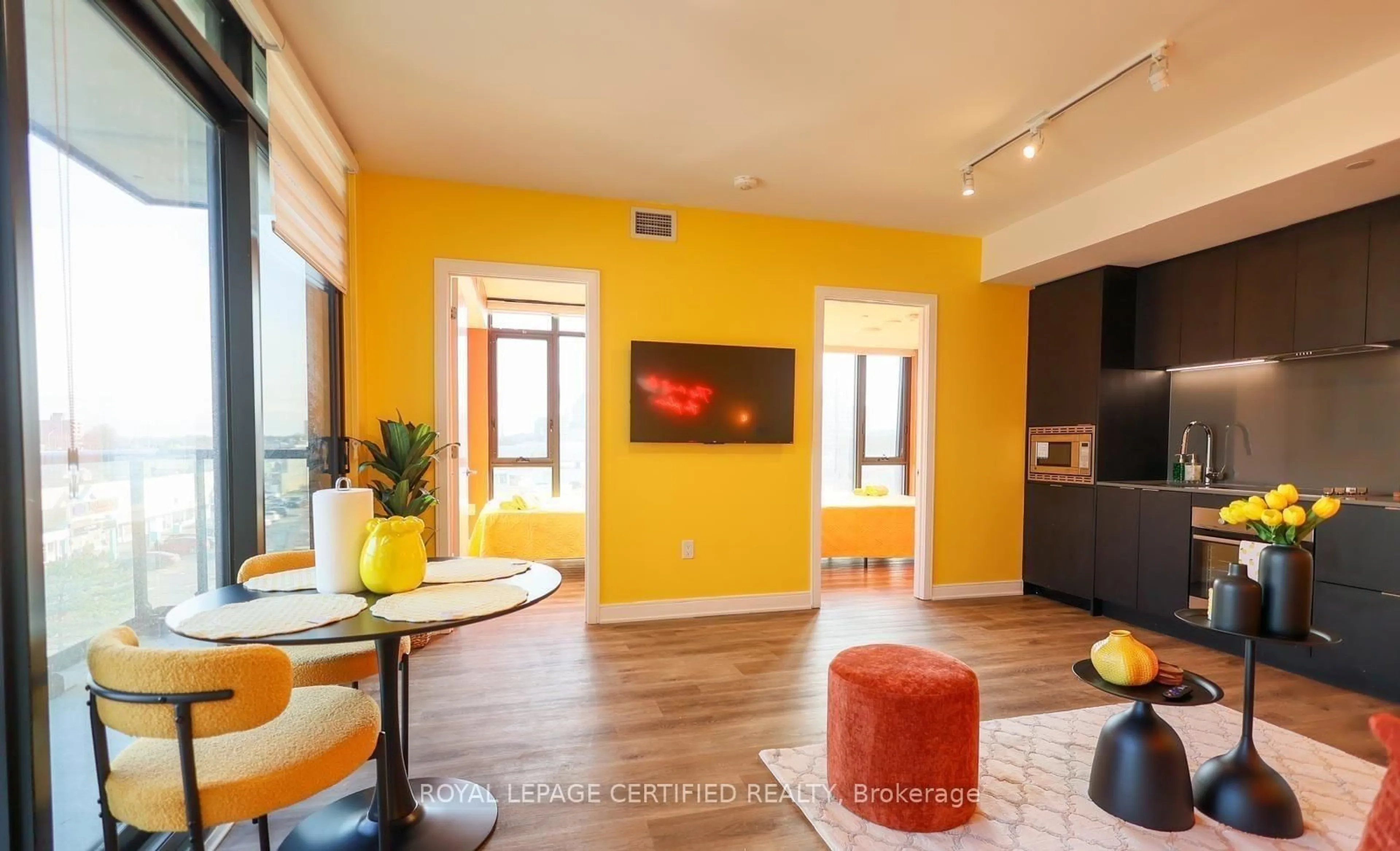 Unknown for 86 Dundas St #302, Mississauga Ontario L5A 0B1