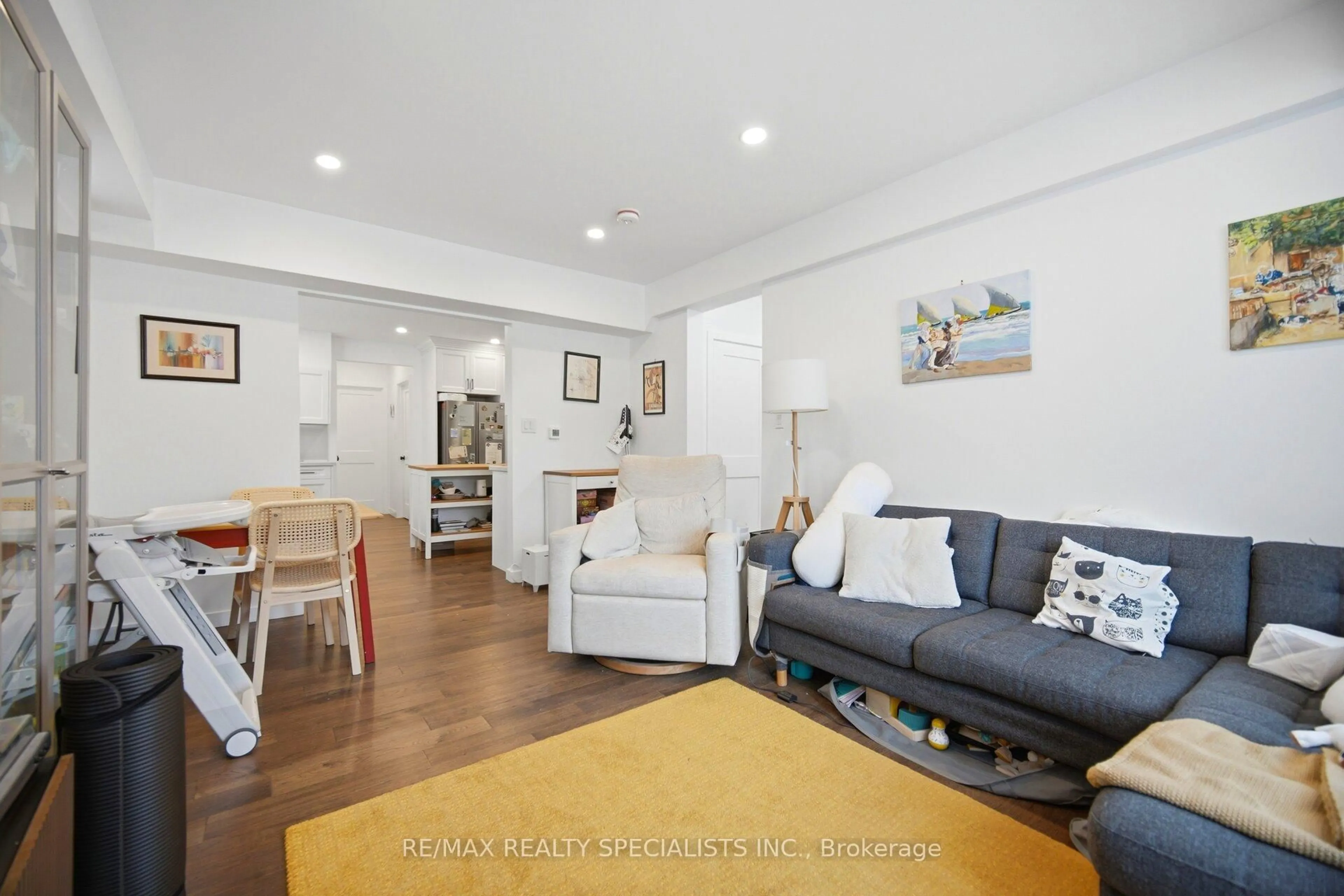 Living room with furniture, unknown for 298 South Kingsway, Toronto Ontario M6S 3T9