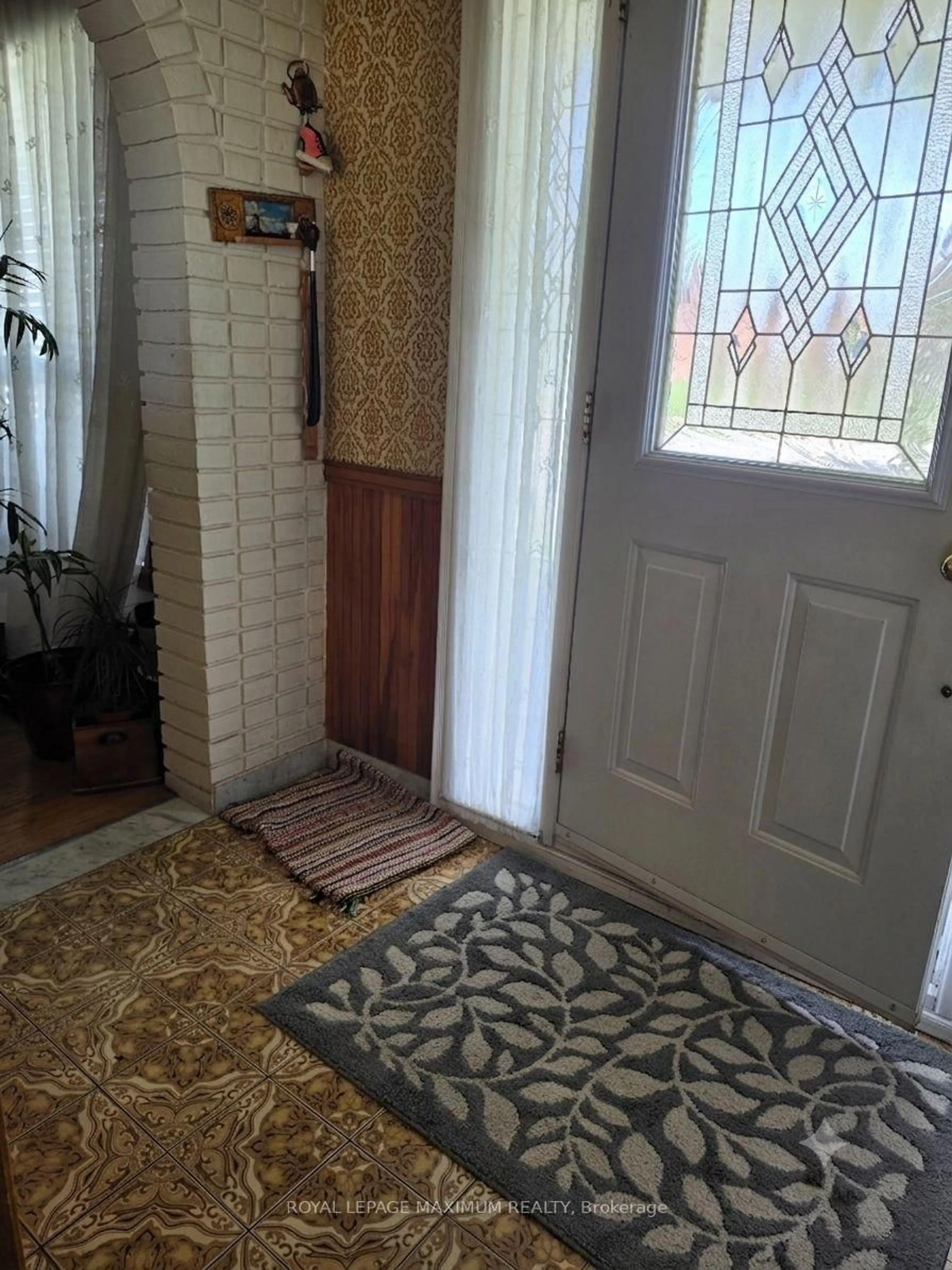 Indoor entryway for 4254 Brandon Gate Dr, Mississauga Ontario L4T 3K4