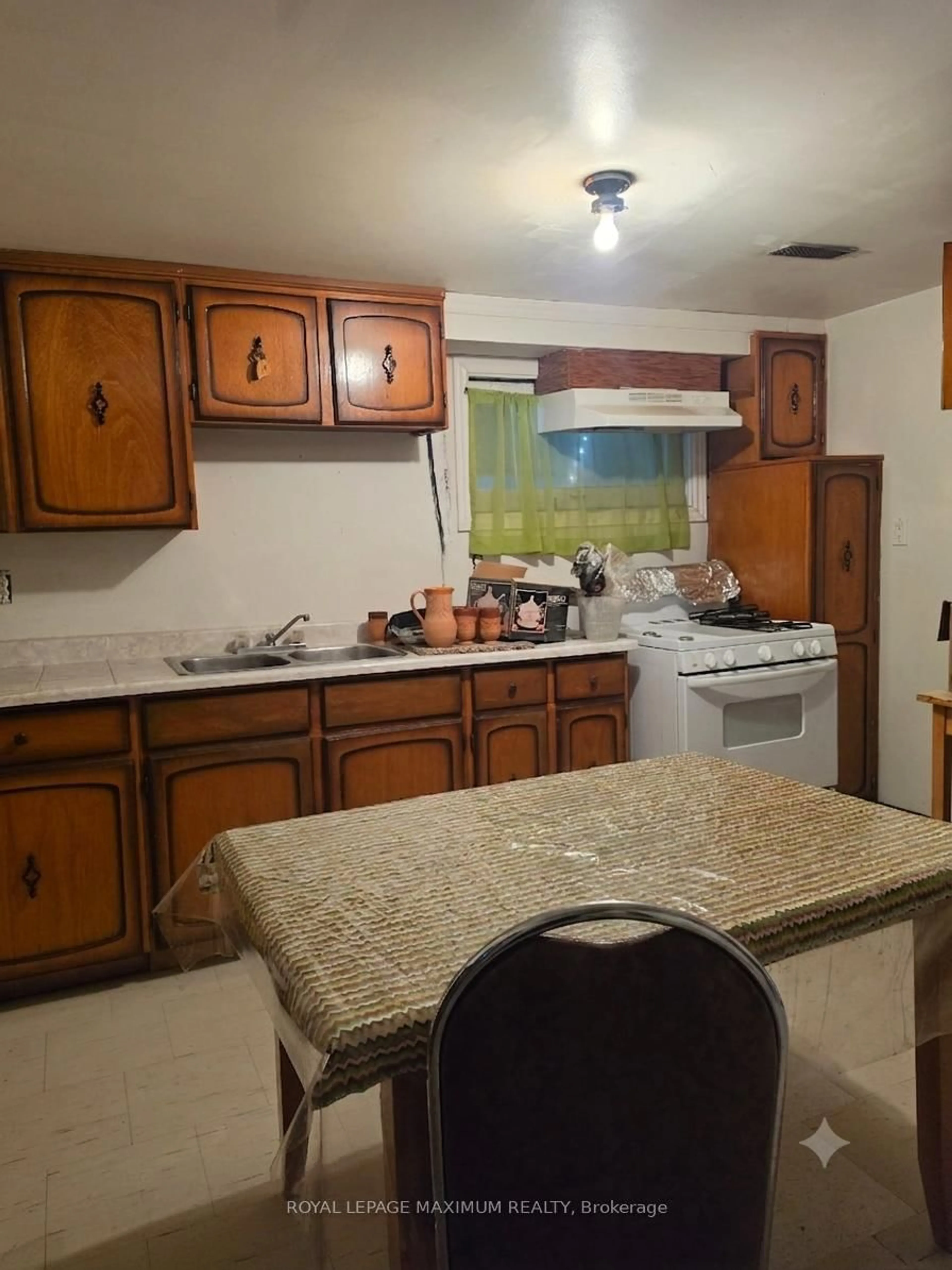 Standard kitchen, unknown for 4254 Brandon Gate Dr, Mississauga Ontario L4T 3K4