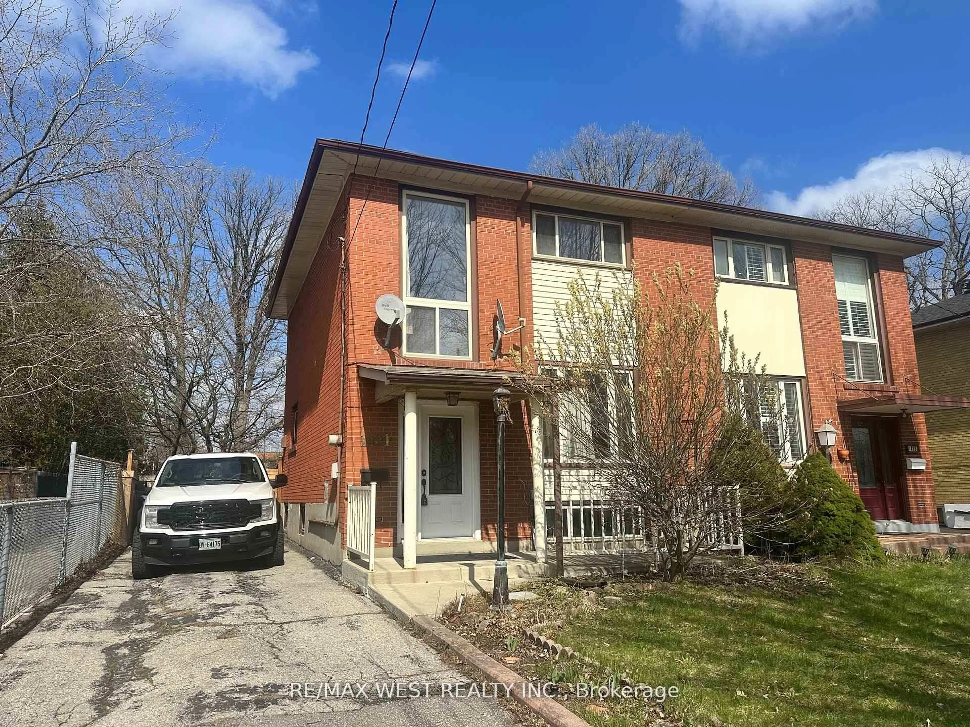 Home with brick exterior material, street for 1421 Freeport Dr, Mississauga Ontario L5C 1S5